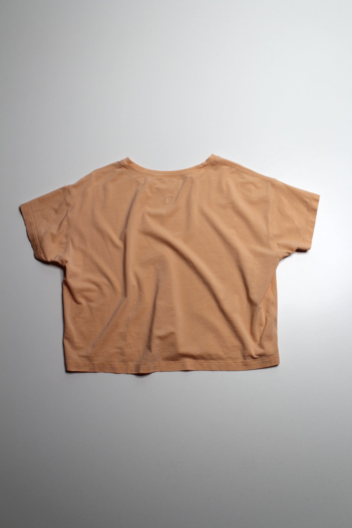 Lululemon cates t shirt, no size. Fits like 4 (relaxed fit)