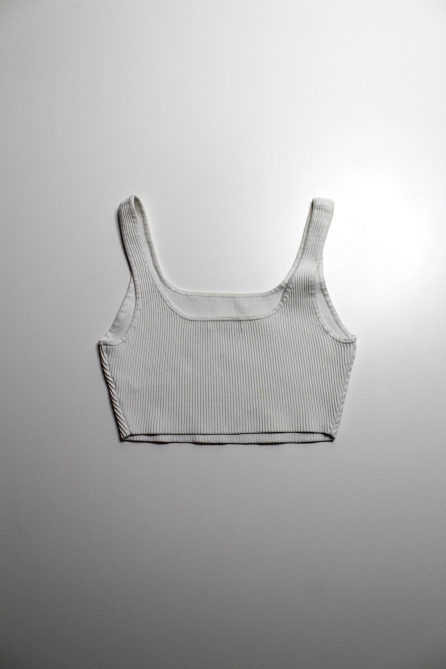 Aritzia Babaton white ribbed cropped sculpt tank, size medium