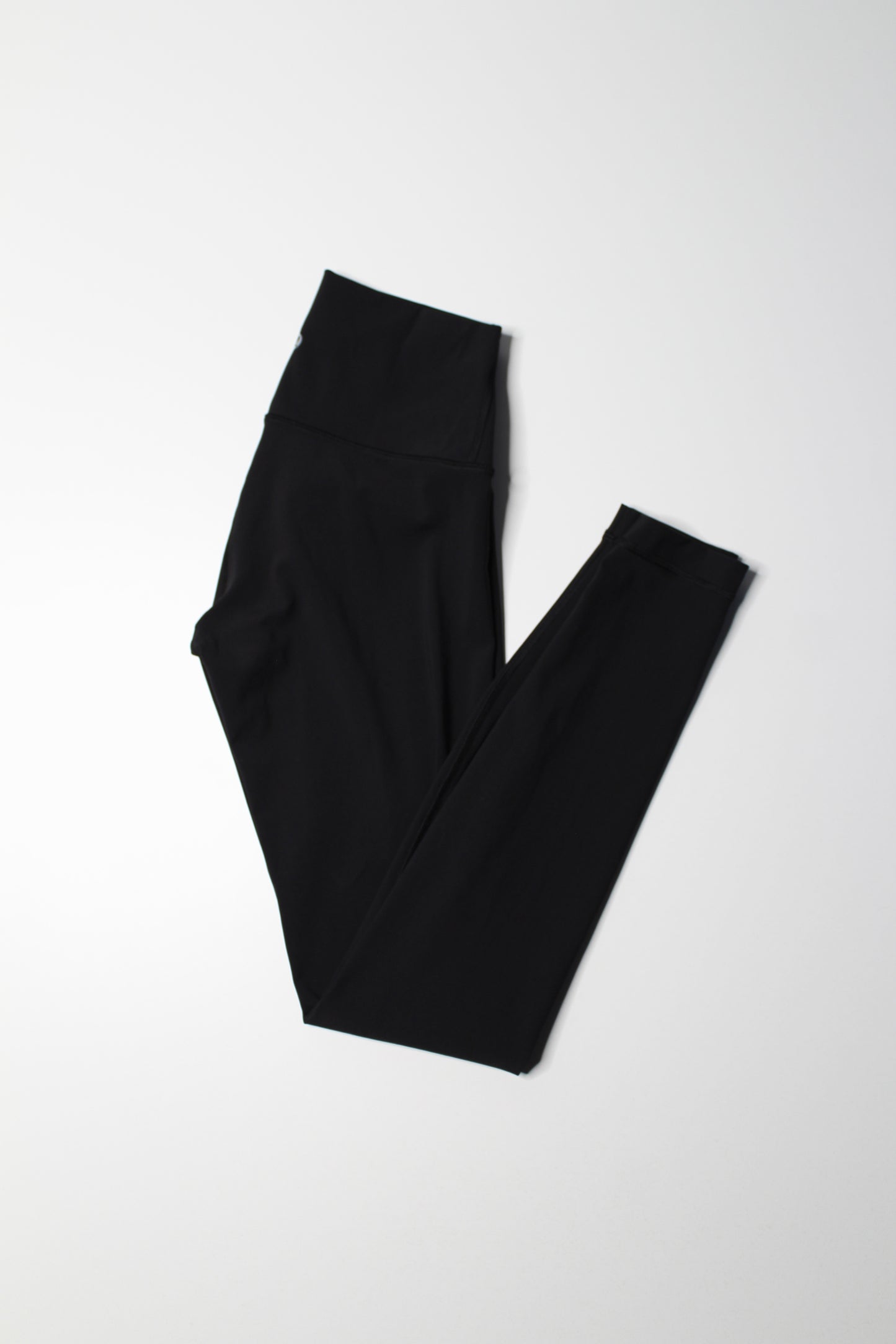 Lululemon black ‘wunder under’ high rise legging, size 4 (28”) *full on luxtreme