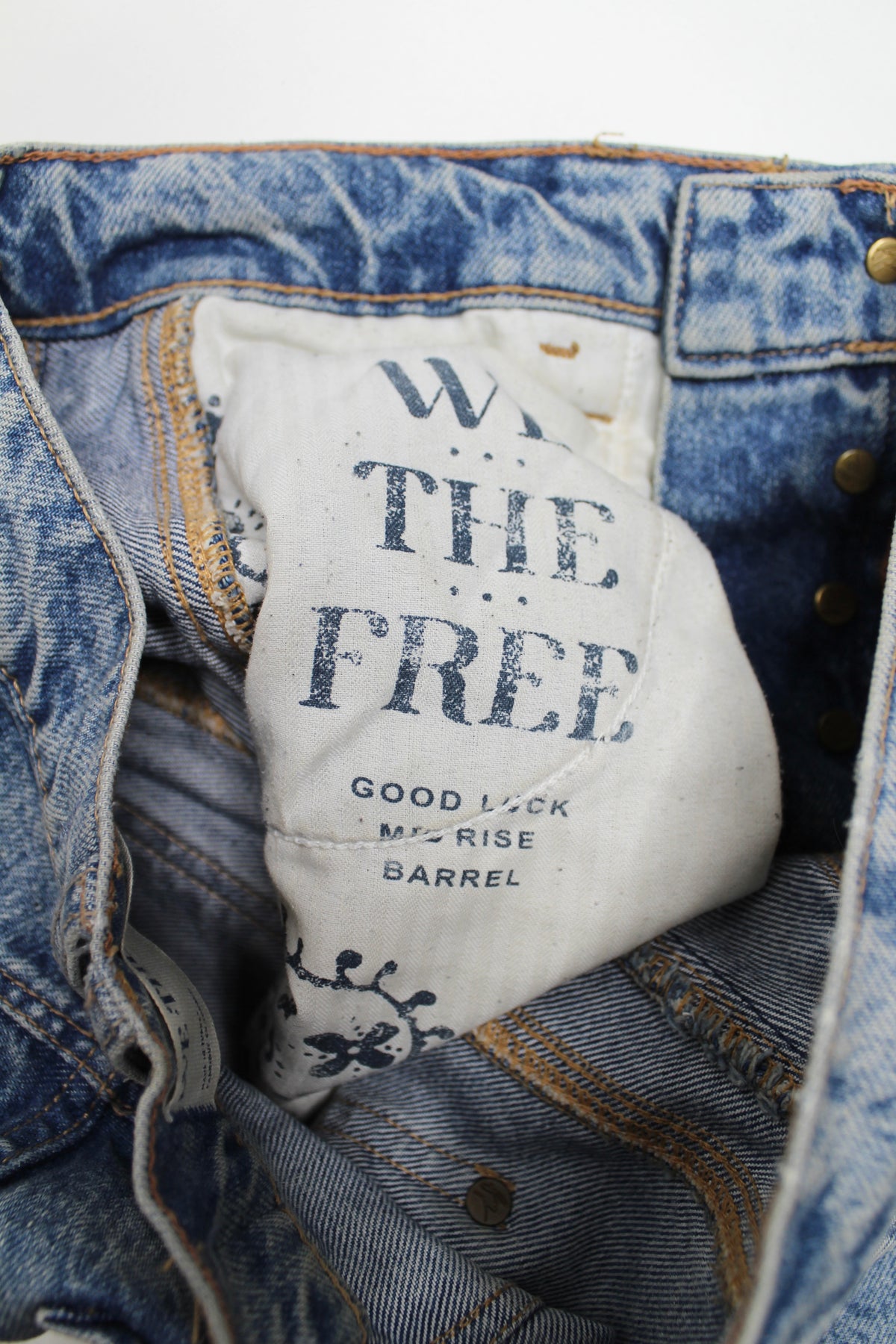 Free People We The Free good luck mid rise barrel leg jeans, size 24 (relaxed fit) Fits 24/25
