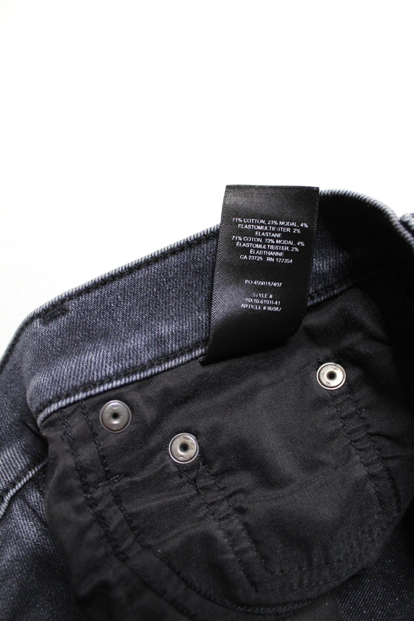 Aritzia Denim Forum black wash Lola skinny jeans, size 26