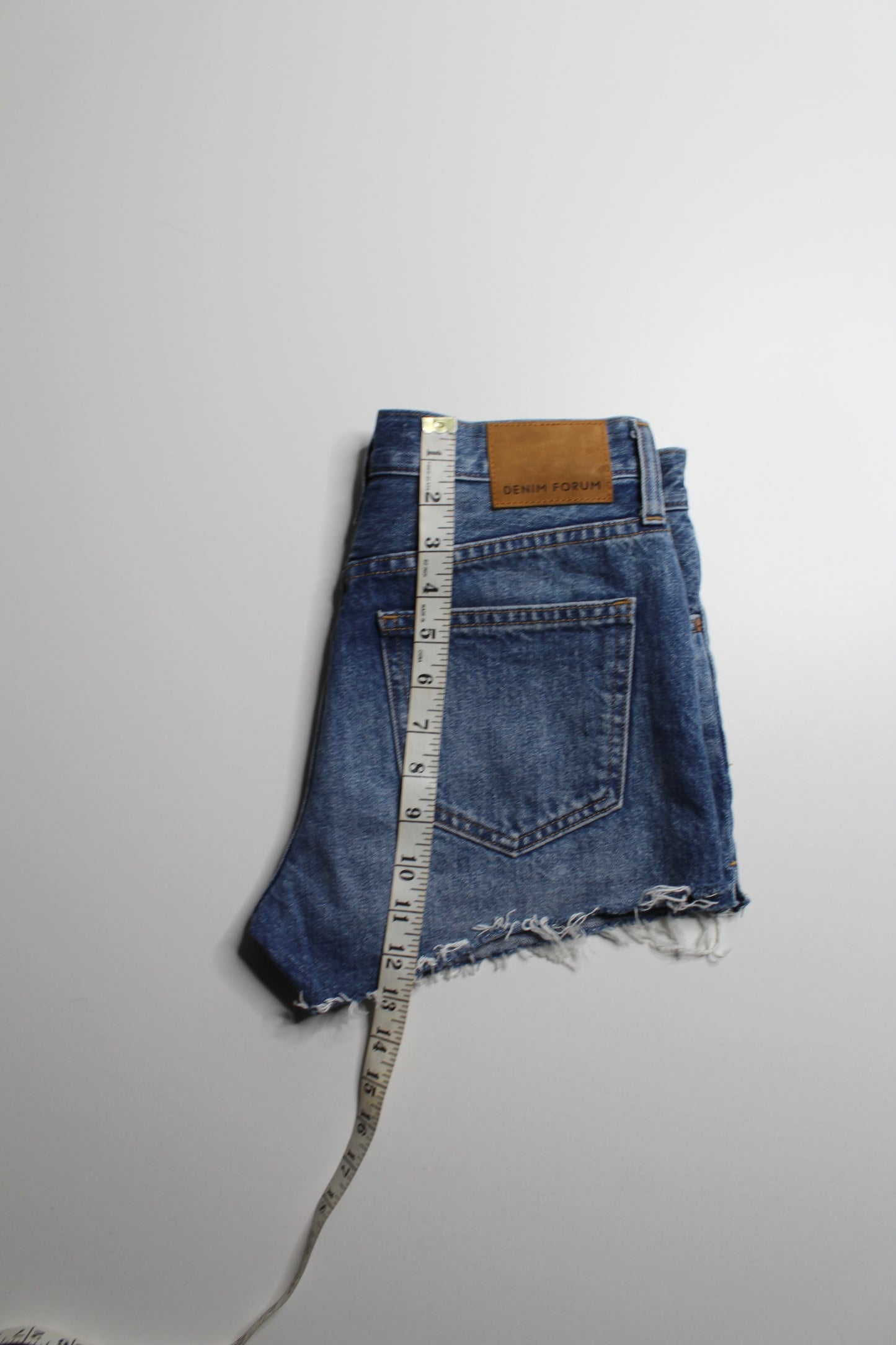 Aritzia Denim Forum ‘Yoko’ shorts, size 25