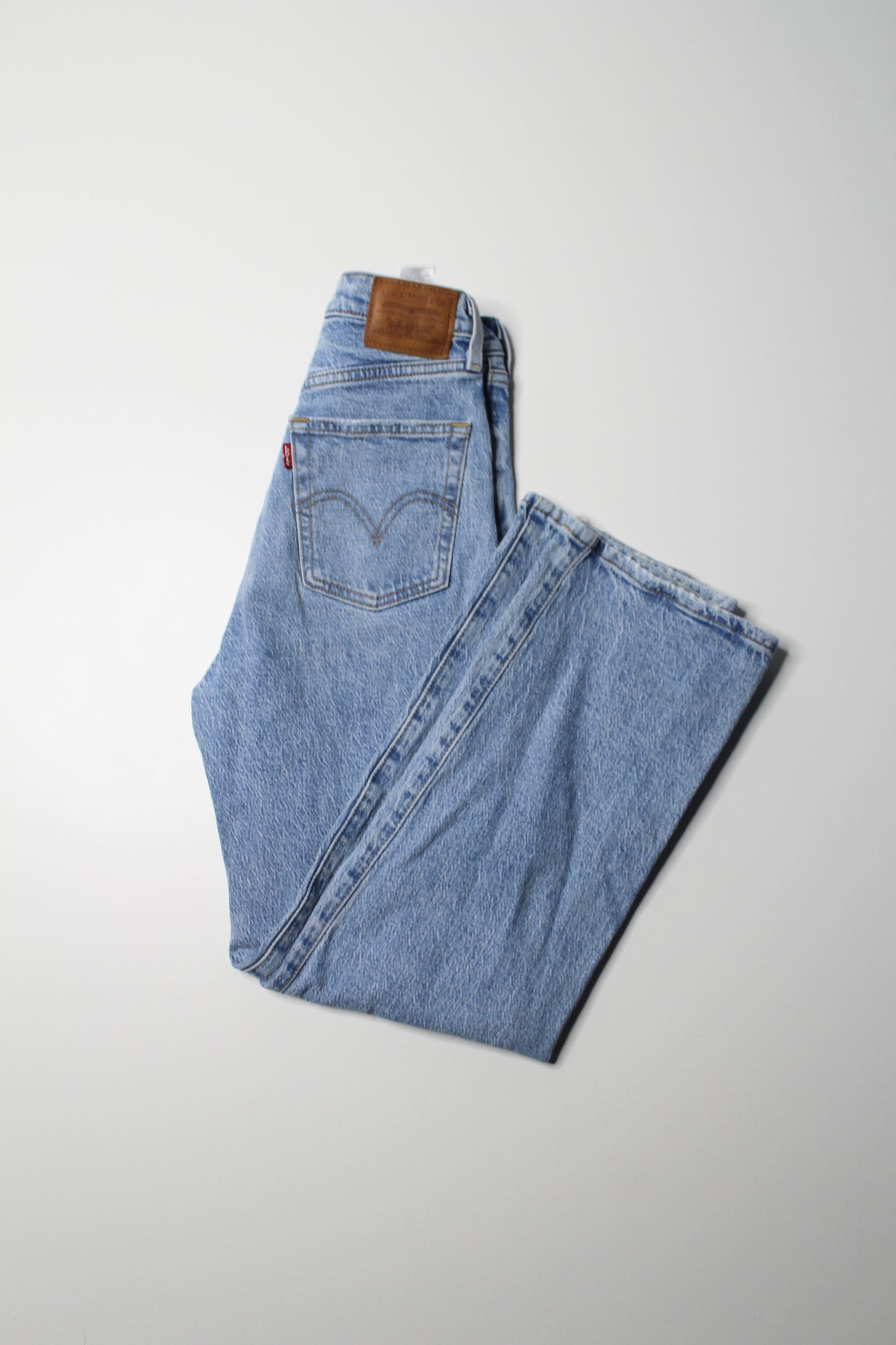 Levis ‘ribcage straight ankle’ jeans, size 24 (26”)