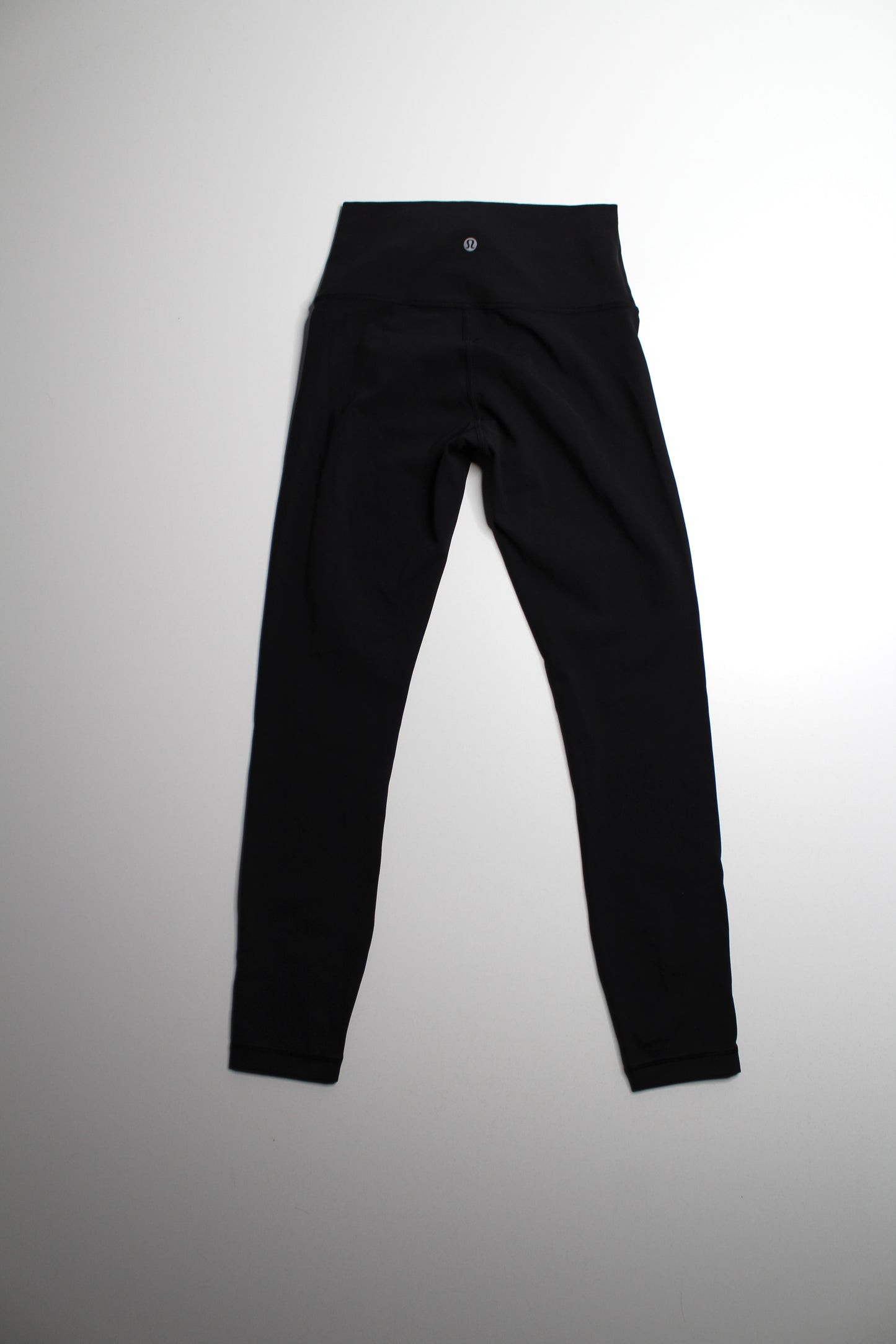 Lululemon black hi-rise ‘wunder under’ leggings, size 4 (25”) *full on luxtreme