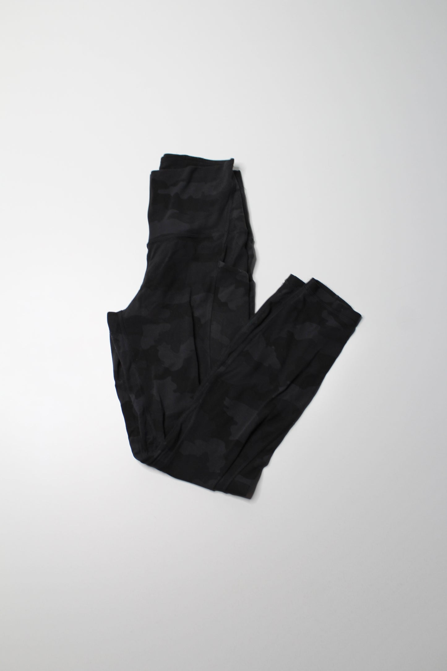 Lululemon camo ‘align’ leggings, size 6 (25”) *pockets