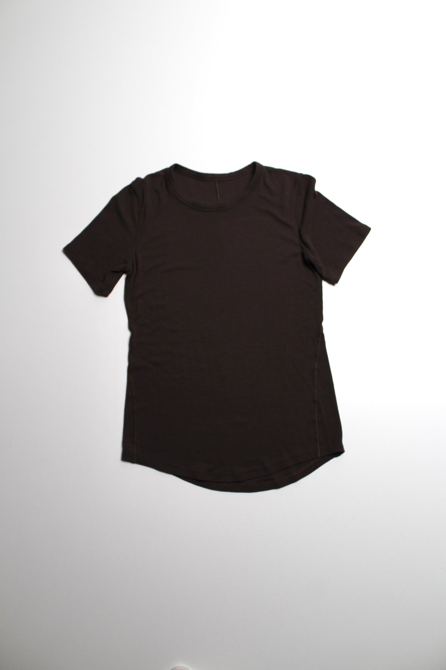 Lululemon dark brown ribbed ‘hold tight’ short sleeve, no size. Fits like 6
