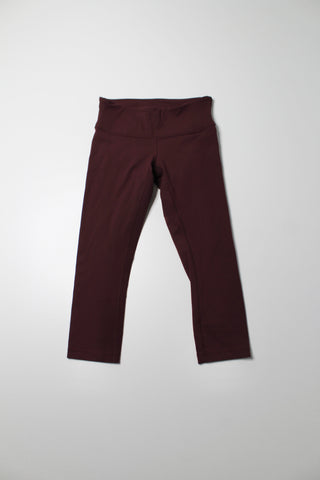 Lululemon maroon ‘wunder under’ crop legging, size 6 (21”) *regular rise (price reduced: was $30)