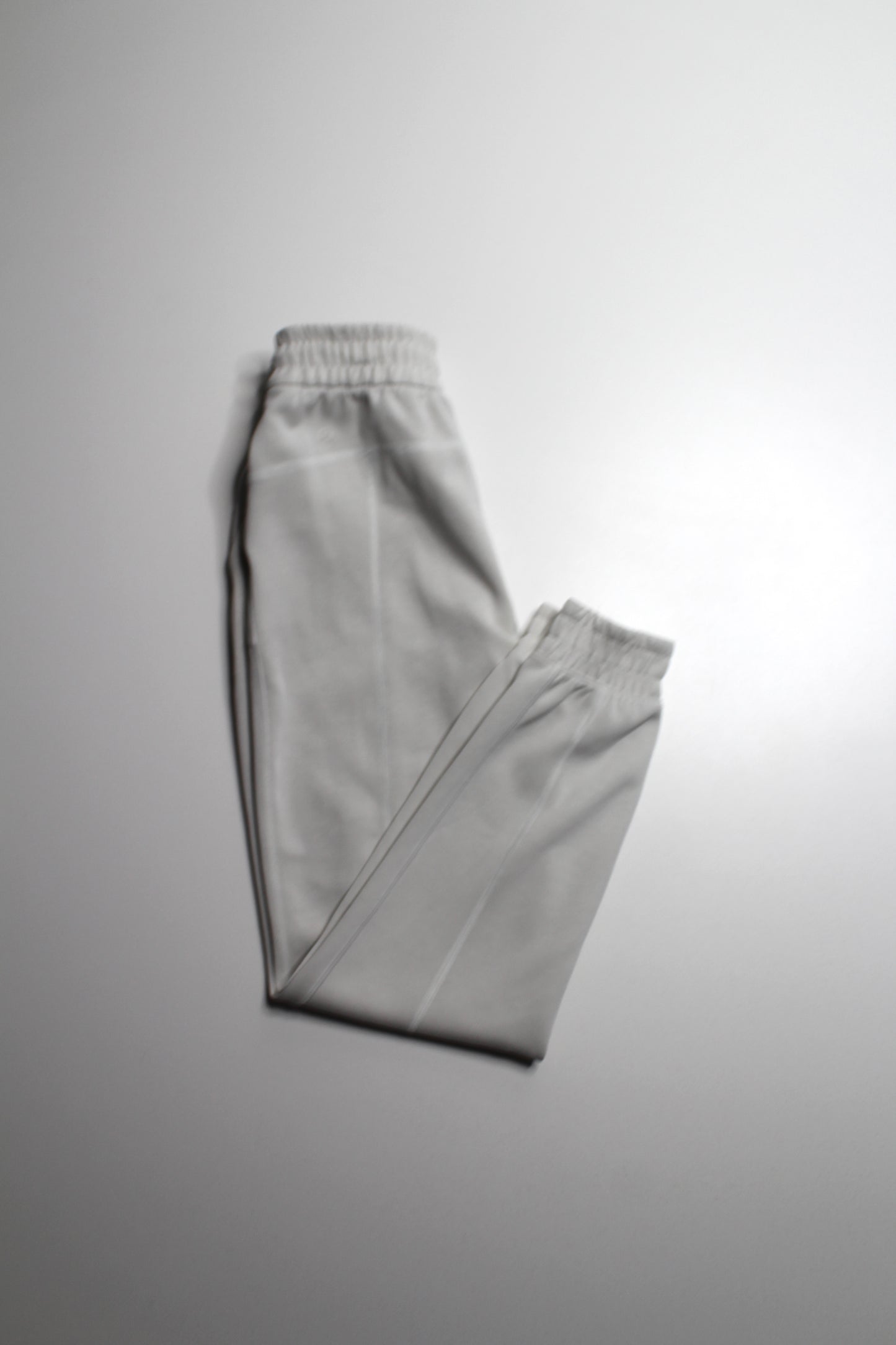 Lululemon bone softstreme pant, size xs (size 4)