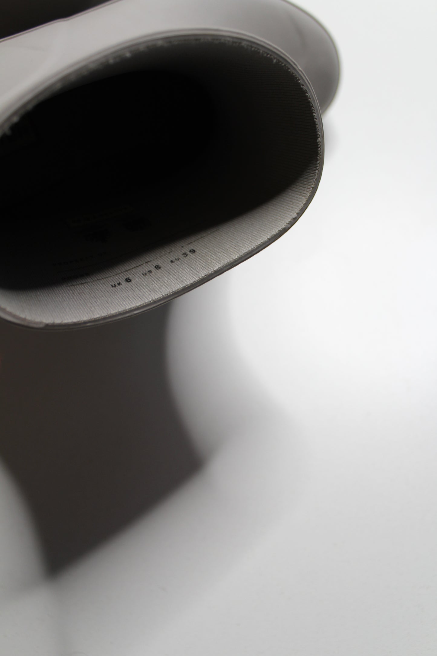 Hunter matte light grey ‘short play’ rain boot, size 39 (size 8)