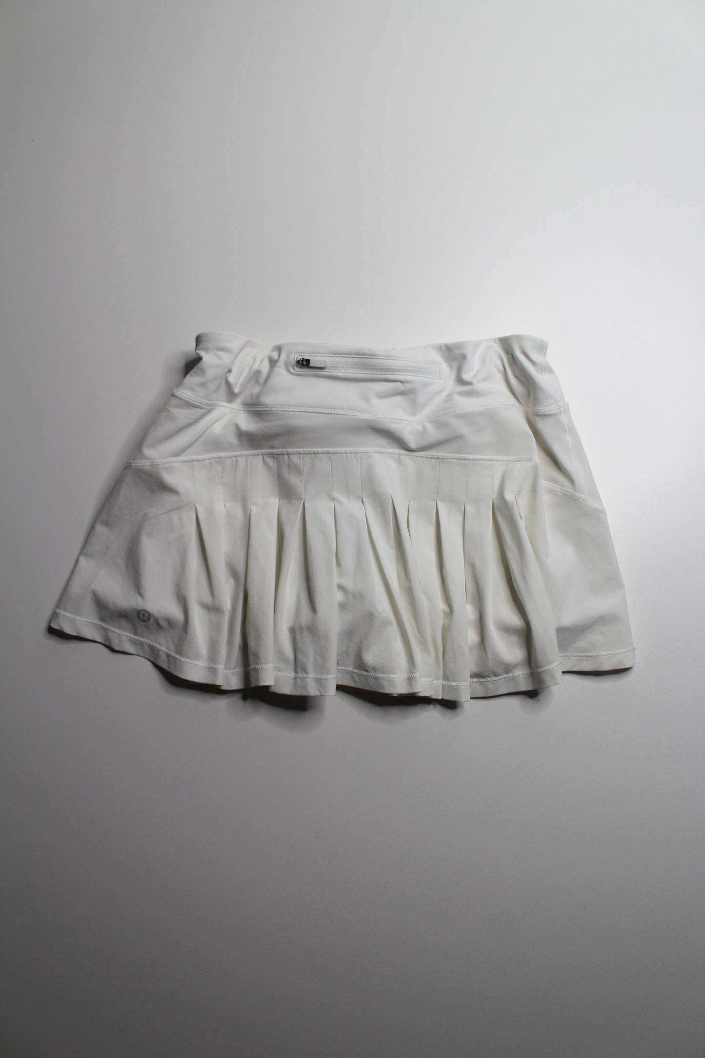 Lululemon white golf skirt, size 6