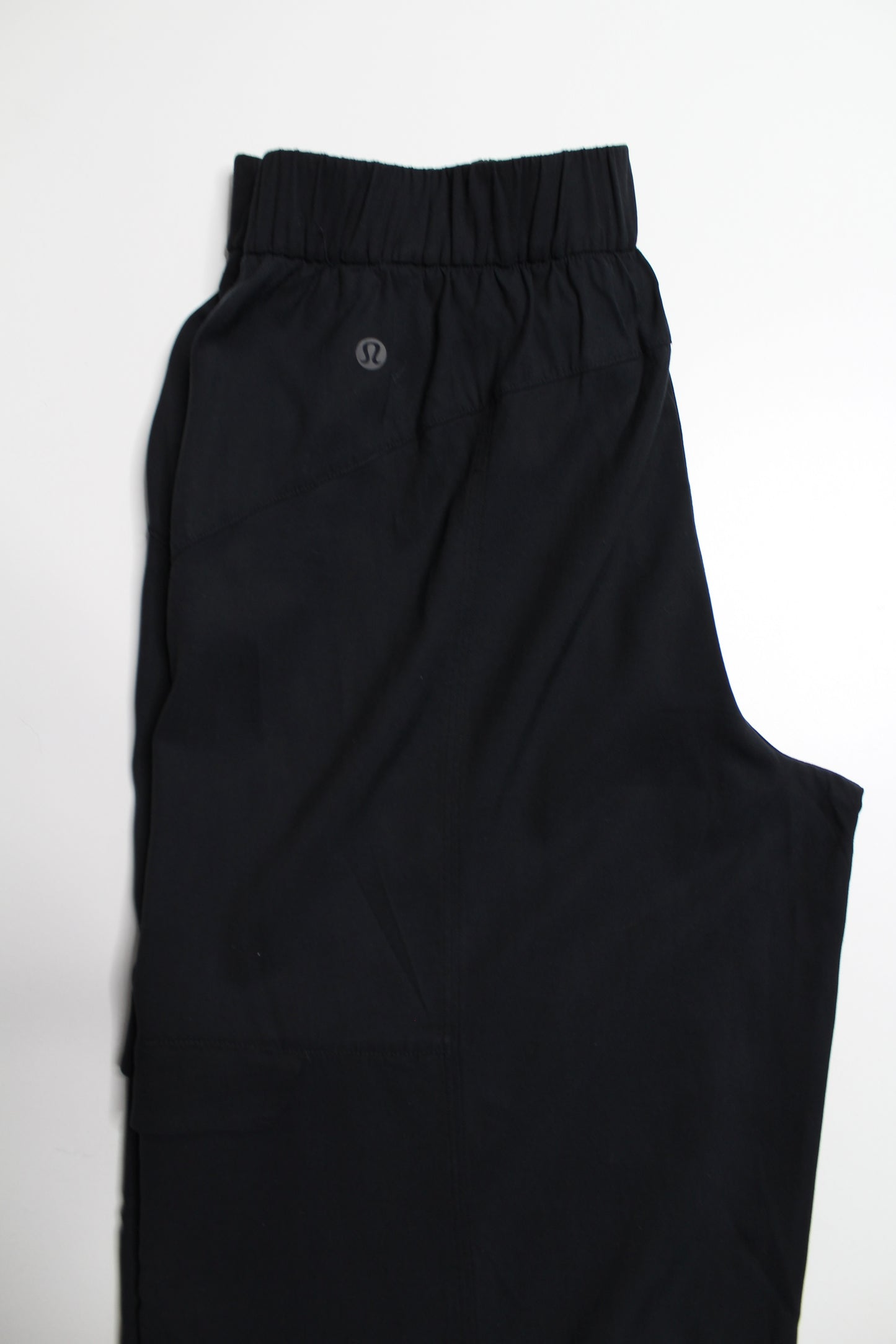 Lululemon black ‘metropolis maven high rise’ crop pant, size 6