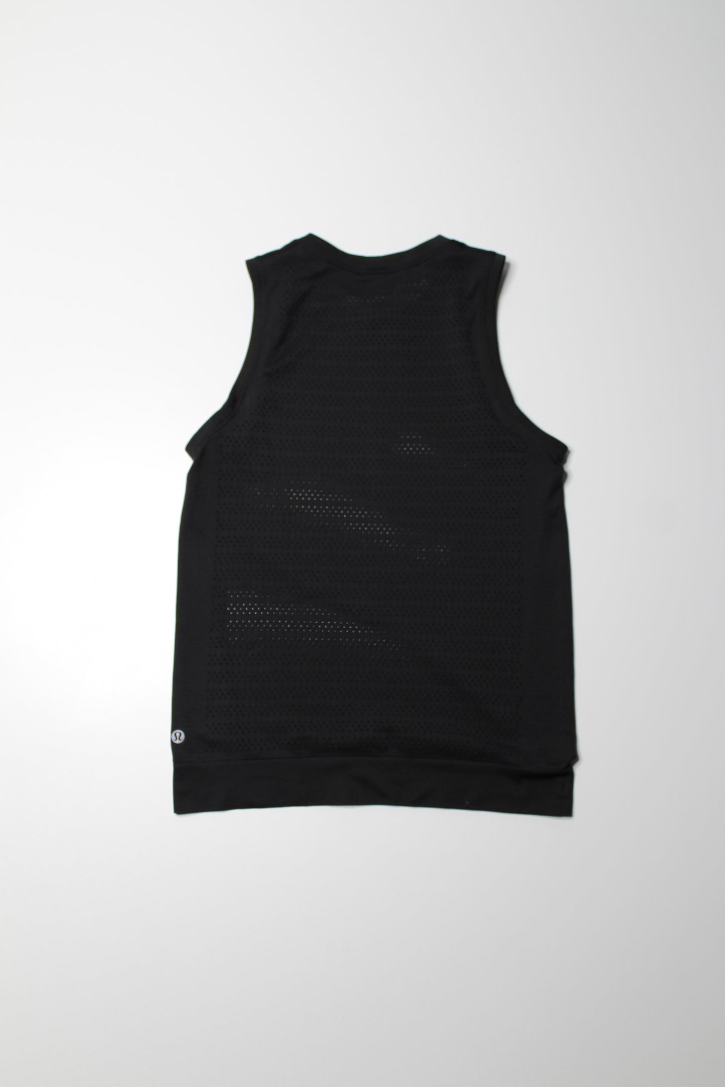 Lululemon black ‘breeze by’ muscle tank, no size. Fits 4/6