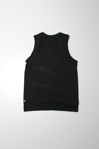 Lululemon black ‘breeze by’ muscle tank, no size. Fits 4/6