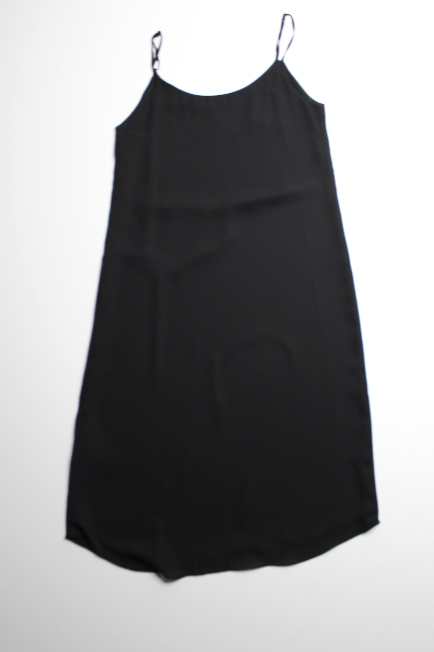 Aritzia Wilfred black everly v neck midi dress, size xsmall (relaxed fit)