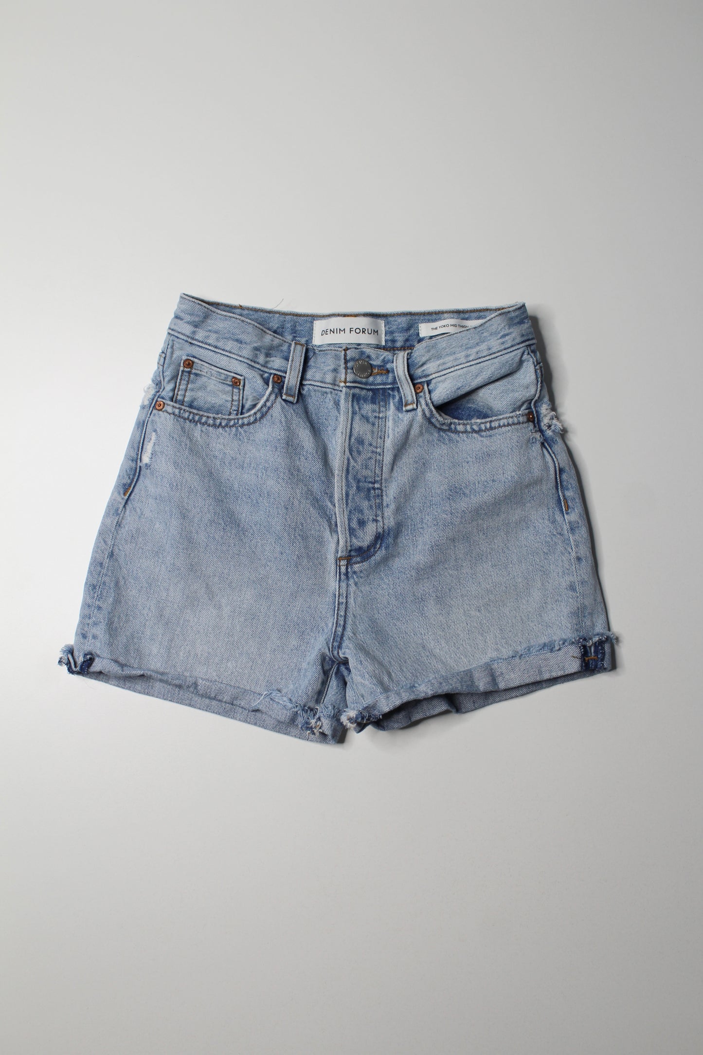 Aritzia Denim Forum ‘yoko mid thigh’ jean shorts, size 24