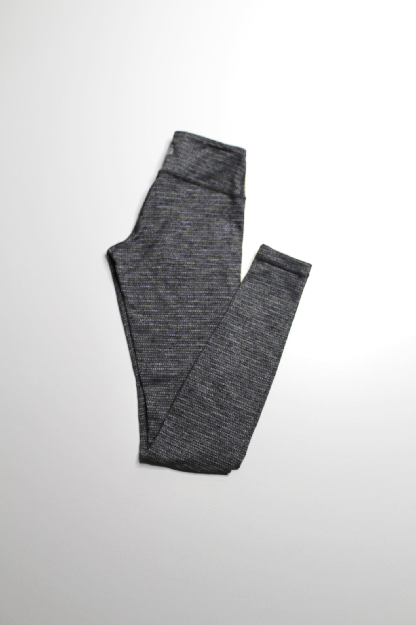 Lululemon variegated knit heathered black ‘wunder under’ leggings, size 4 (30”)