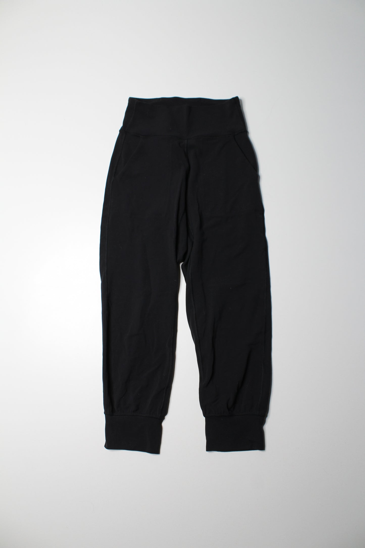 Lululemon black ‘align’ crop jogger, size 2 (23”)