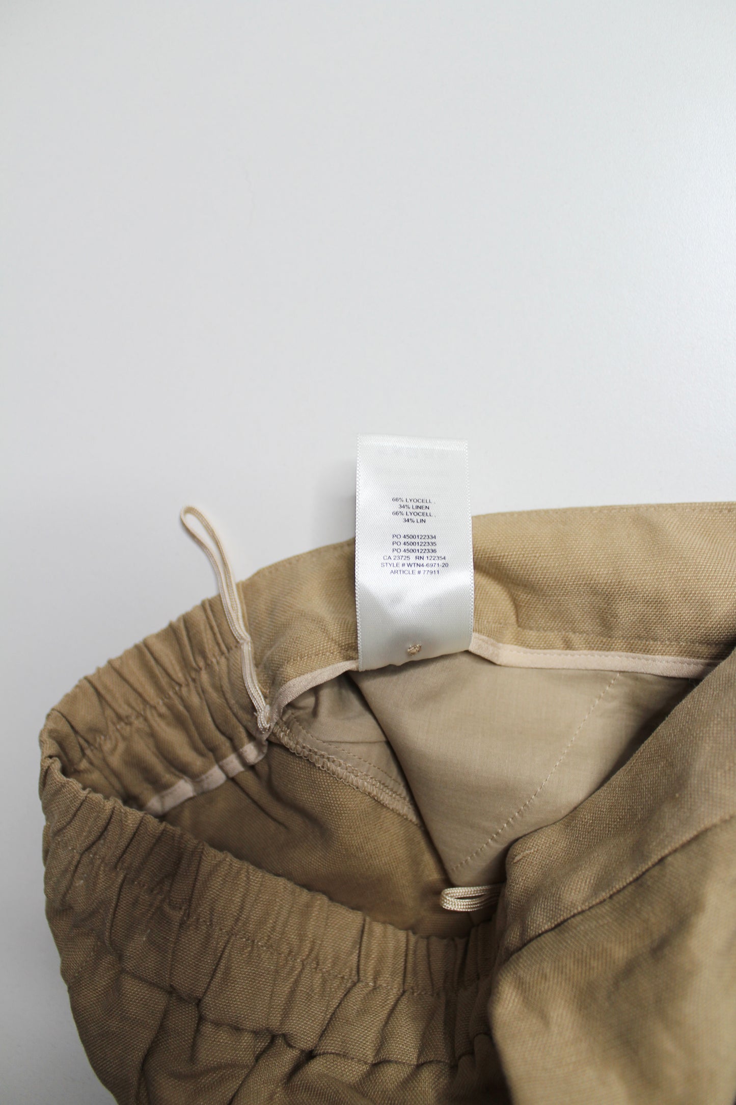 Aritzia Wilfred tan linen shorts, size 4