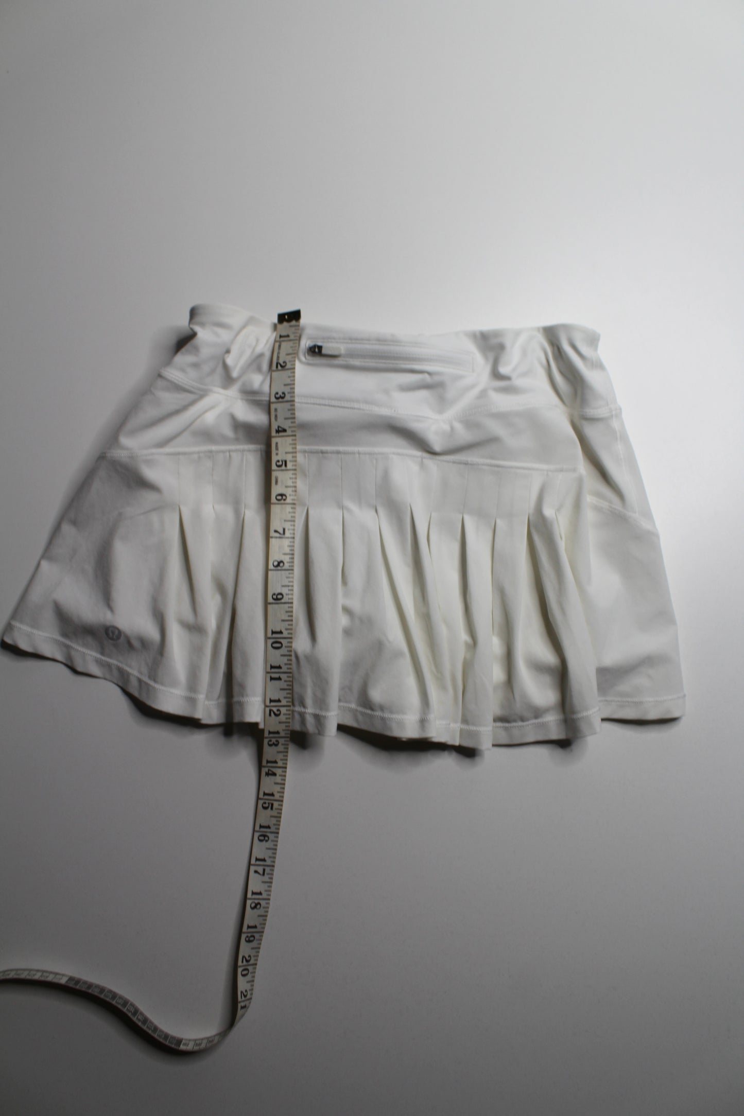 Lululemon white golf skirt, size 6