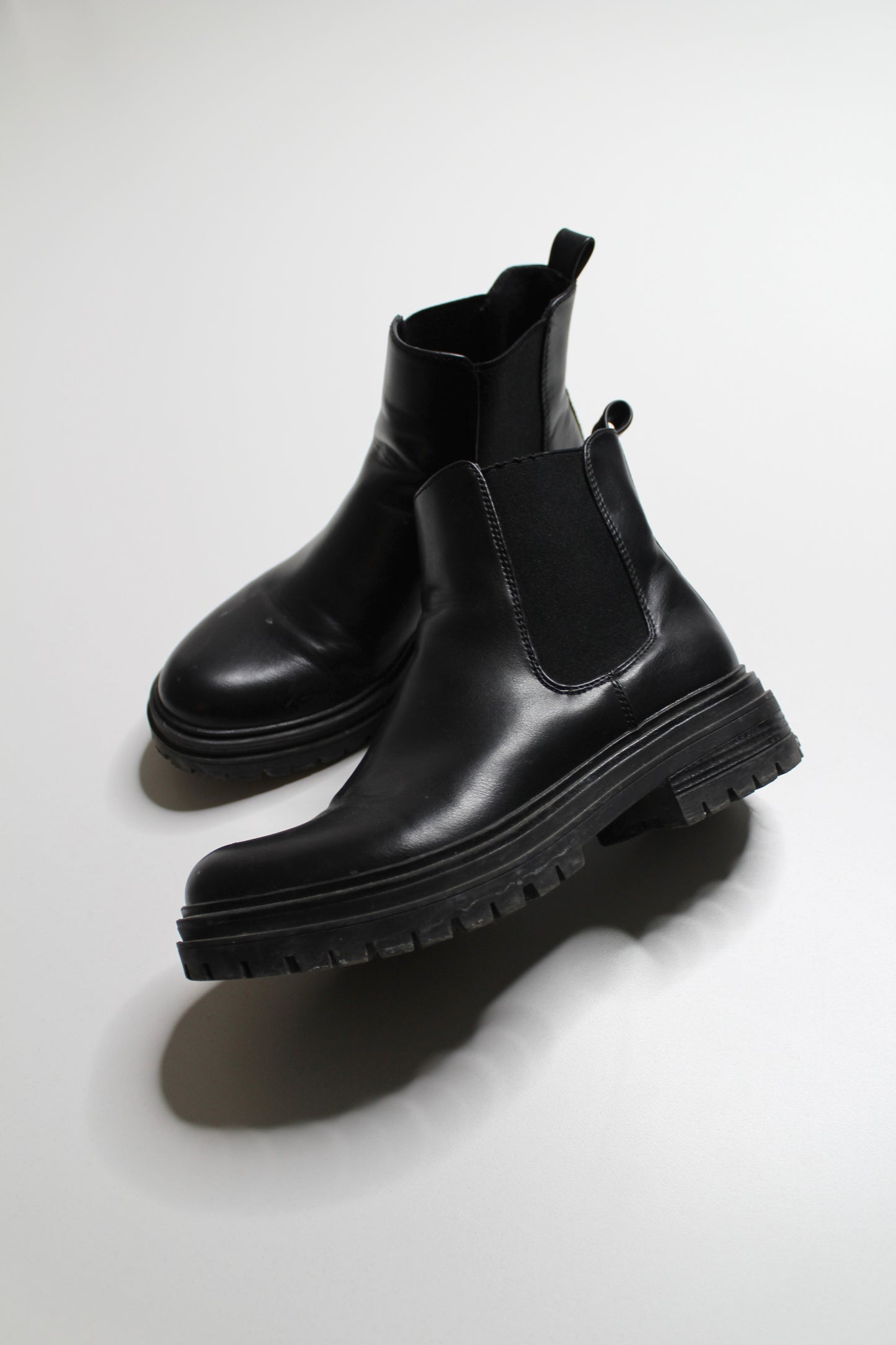 Steve Madden black Billie chelsea boot, size 6