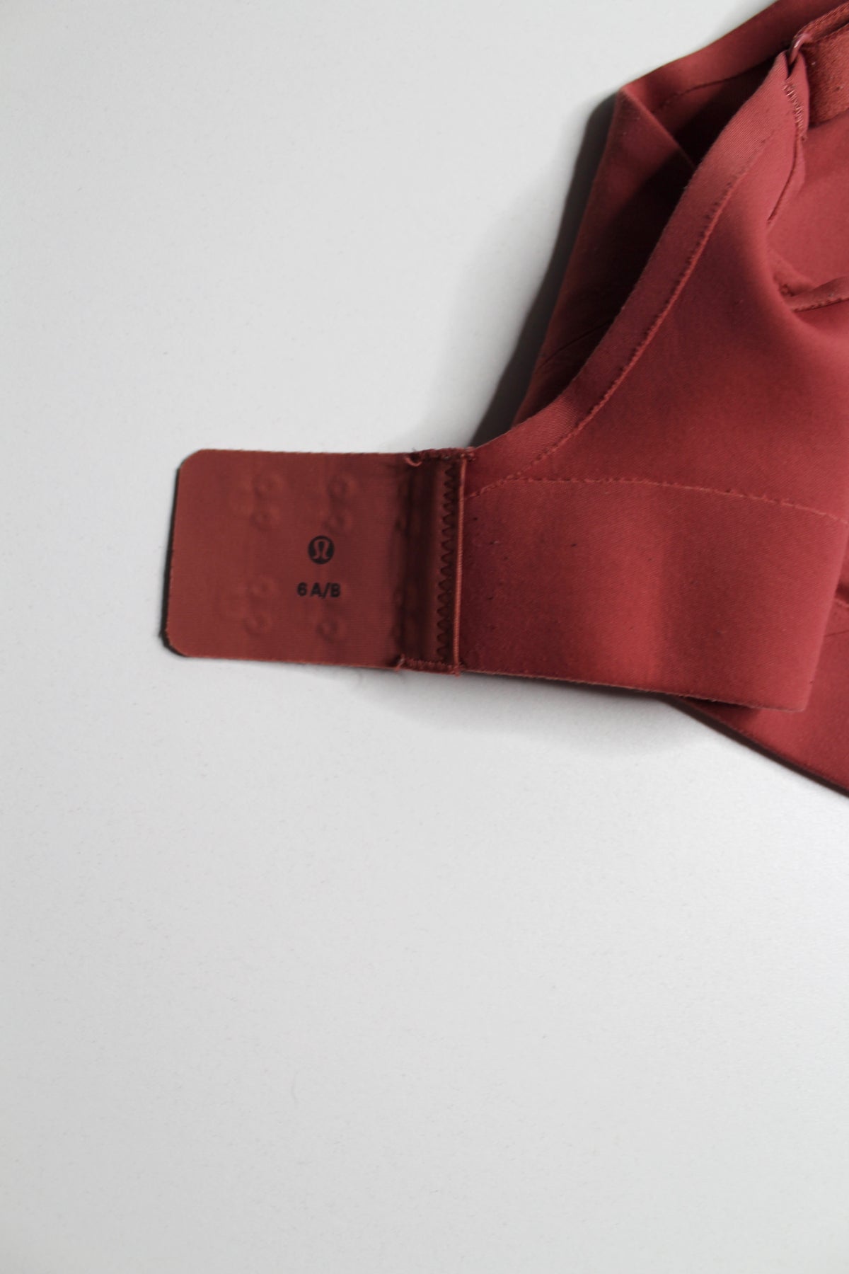 Lululemon soft cranberry ‘in alignment’ straight strap bra, size 6 (a/b cup)