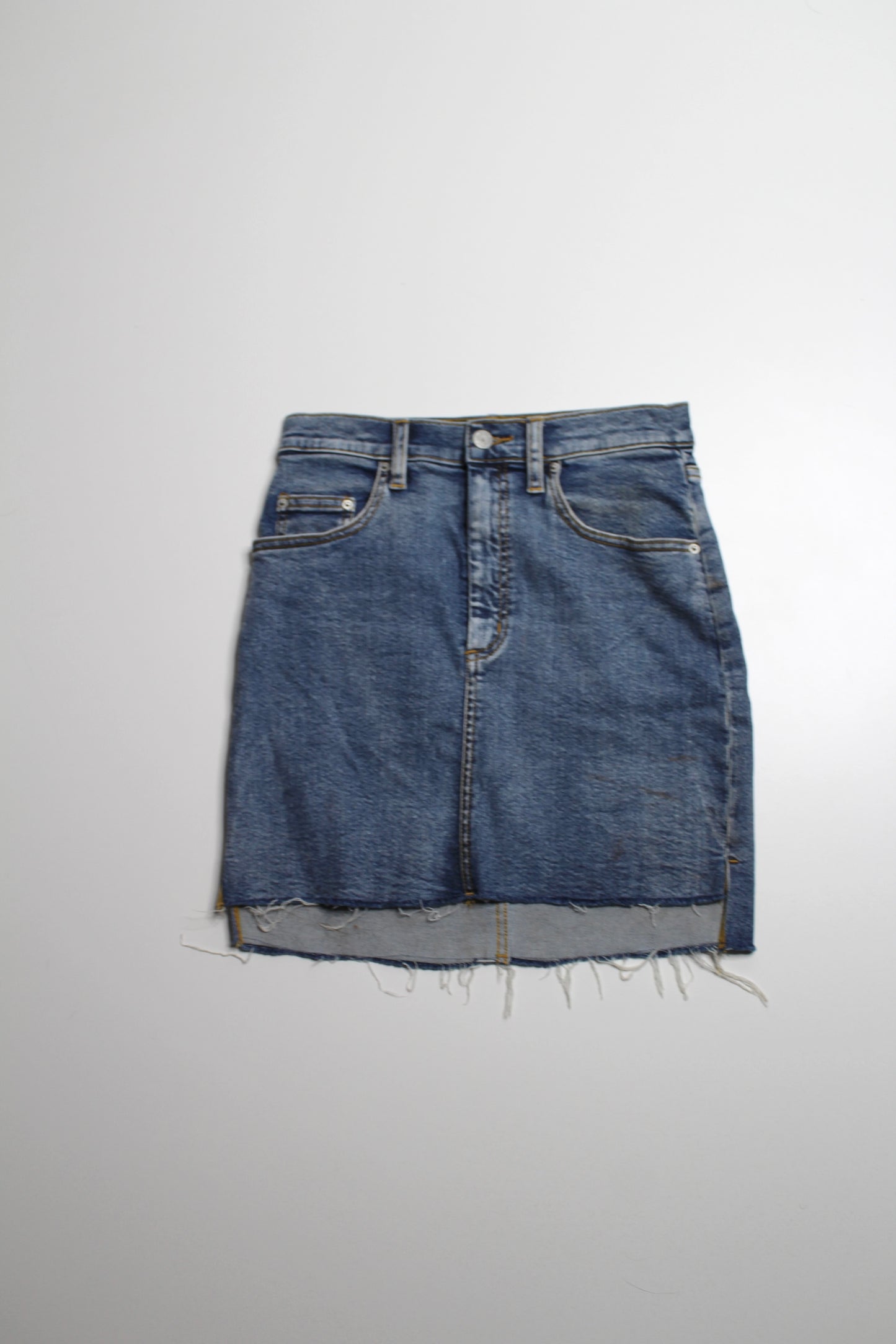 Aritzia Denim Forum jean mini skirt, size 4 (size small)