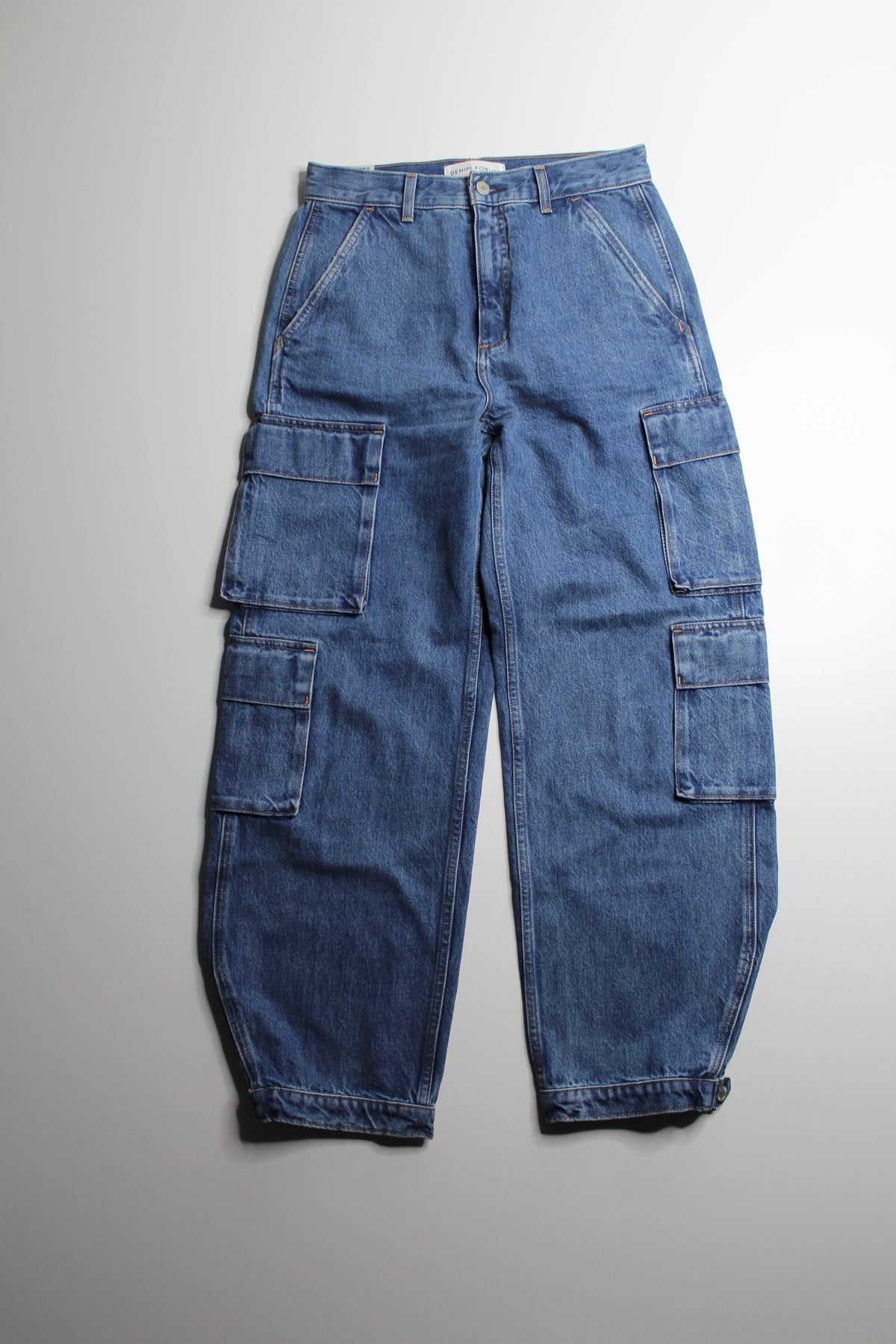 Aritzia Denim Forum '90S Millie hi -Rise cargo jeans. Size 27