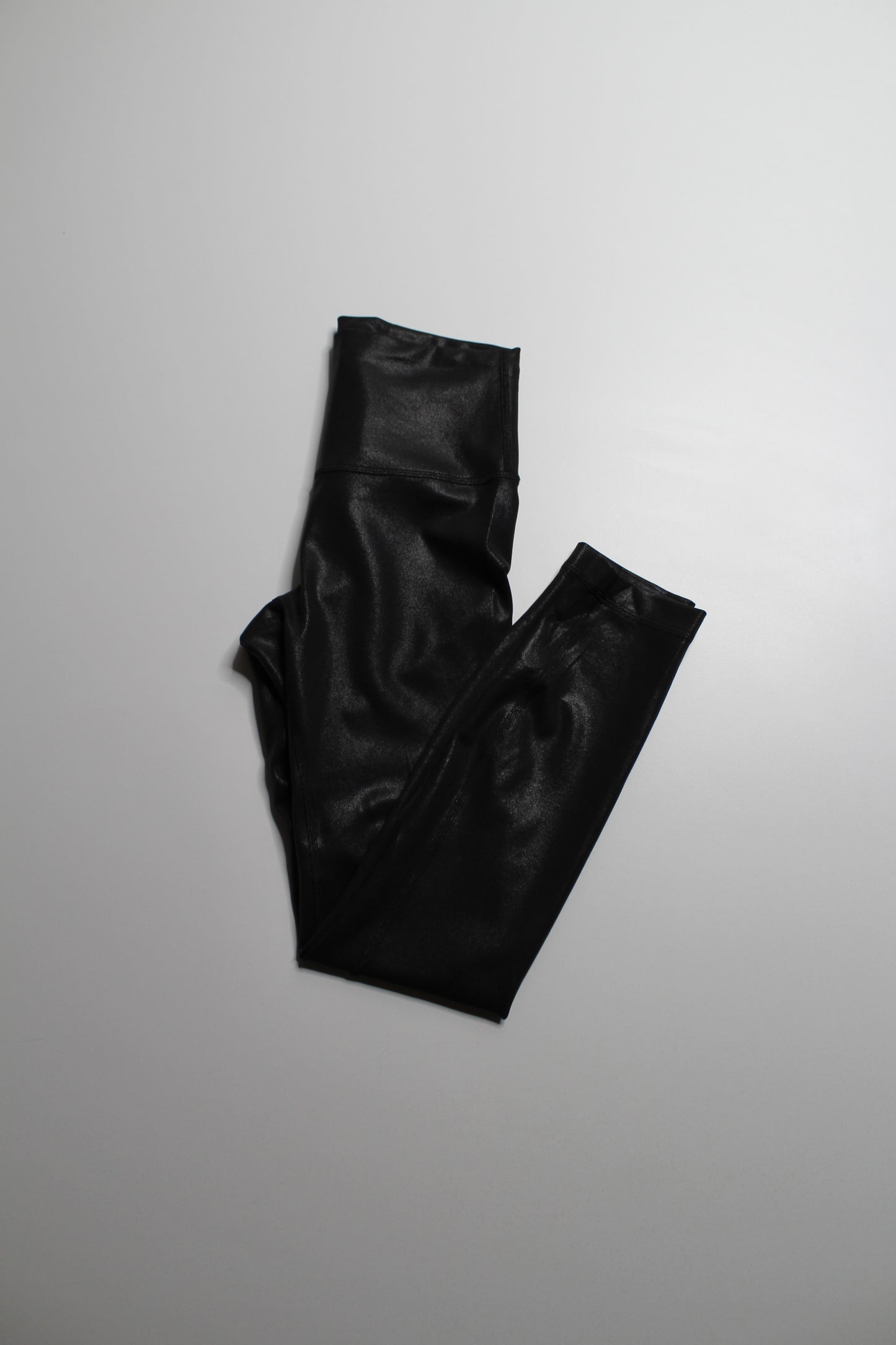 Lululemon black foil ‘wunder train’ tight, size 4 (25")