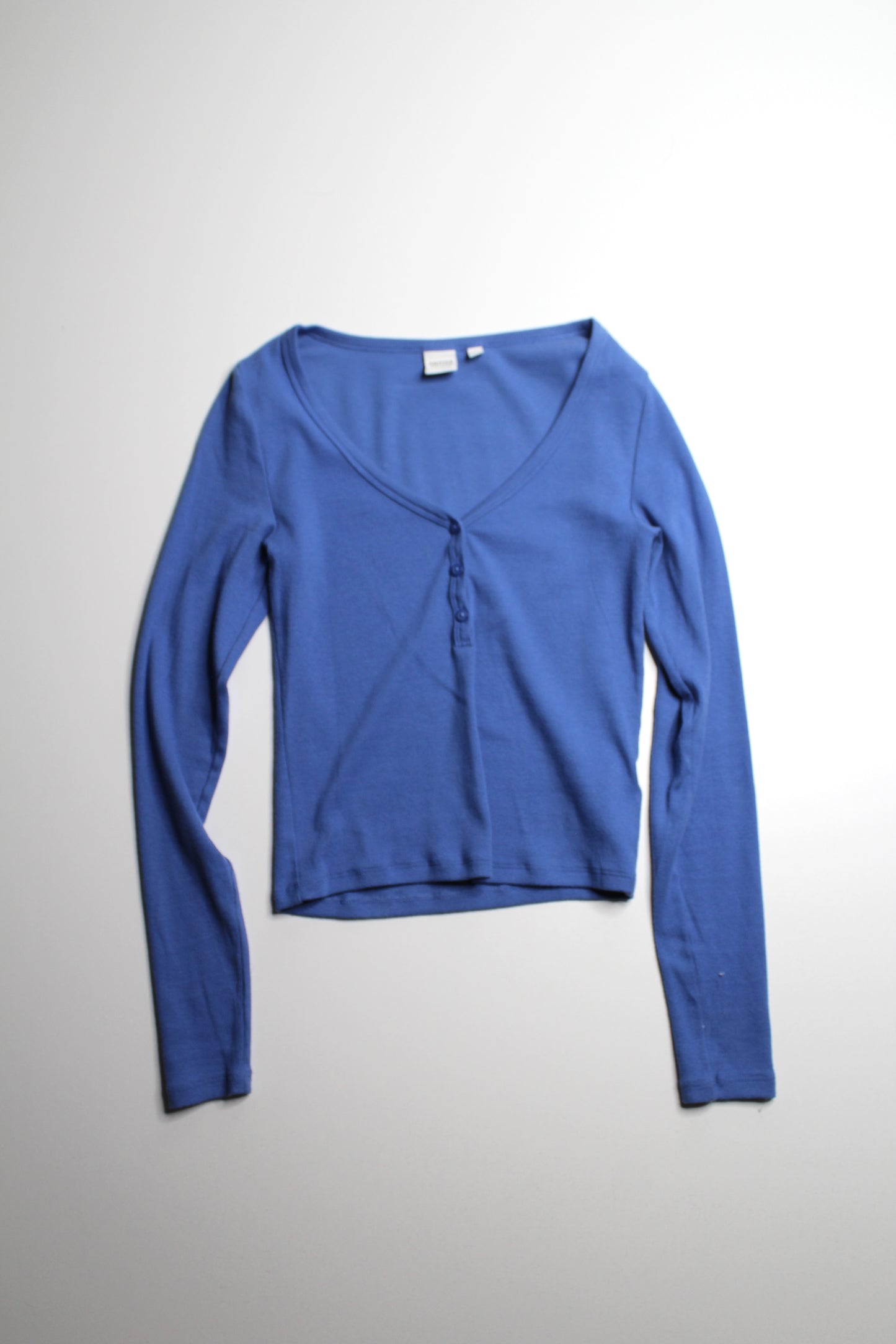 Aritzia blue ‘home stretch’ henley long sleeve, size small