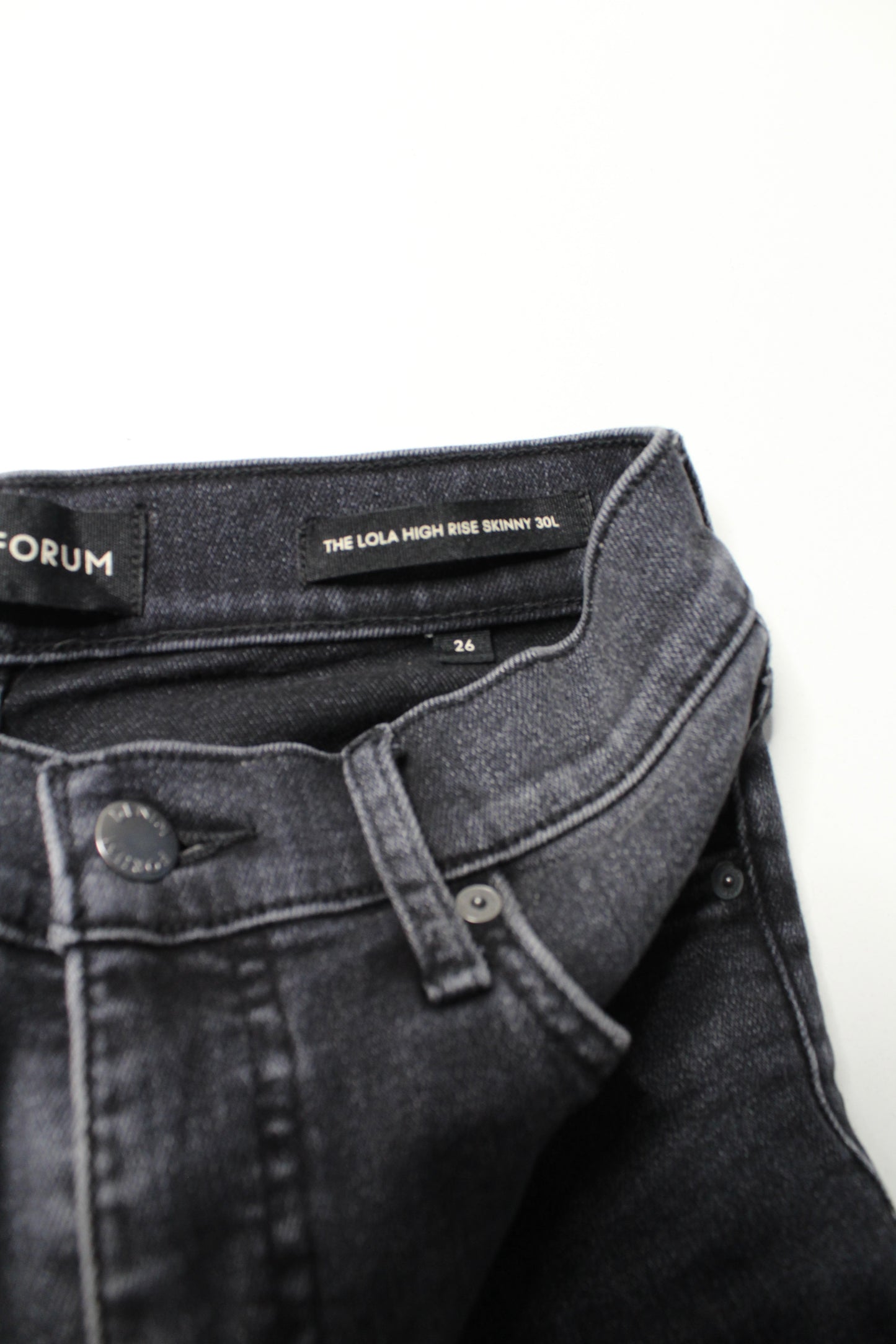 Aritzia Denim Forum dark wash ‘Yoko high rise slim’ jeans, size 26