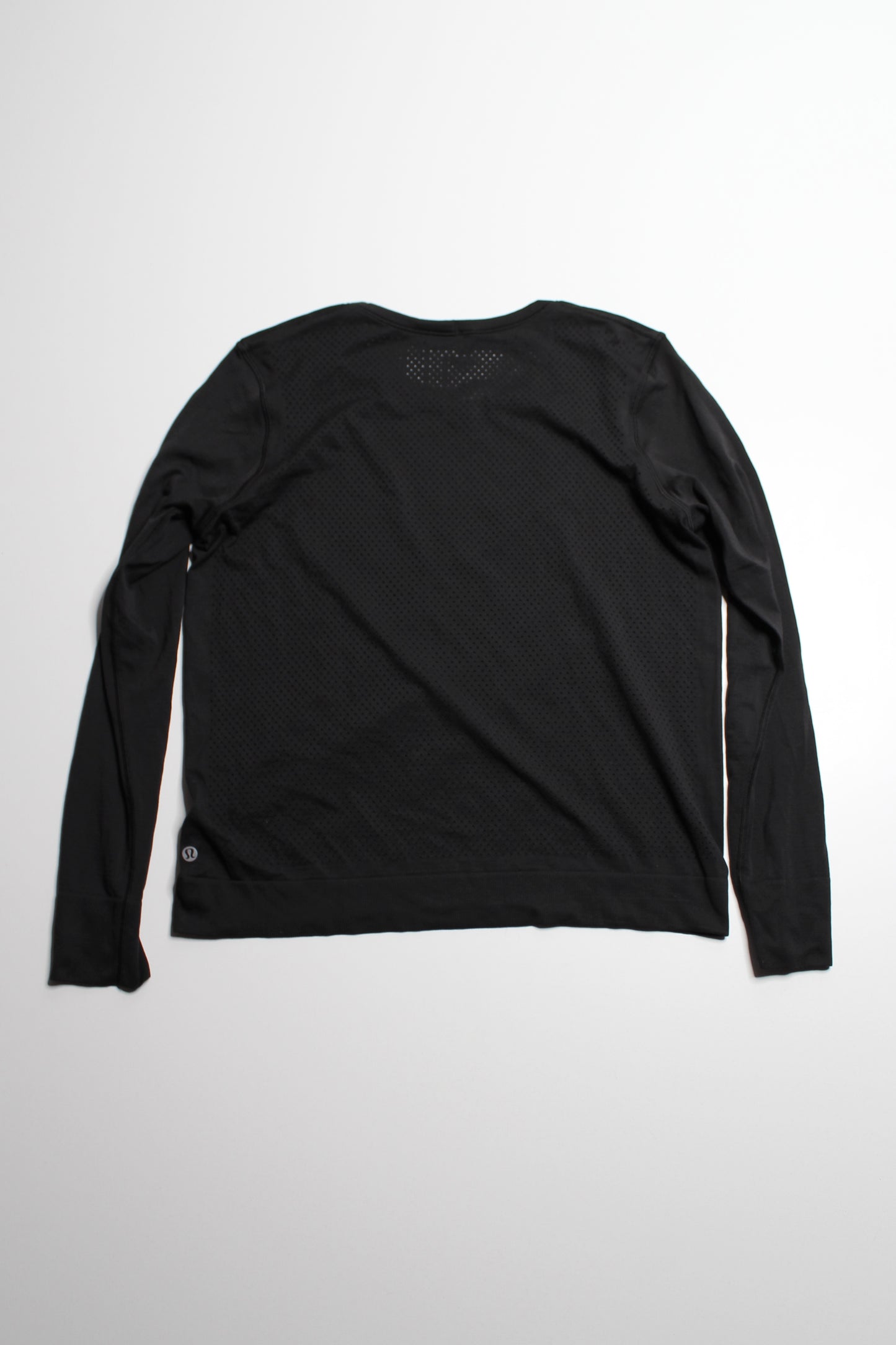 Lululemon black swiftly breeze long sleeve, no size. Fits like 8
