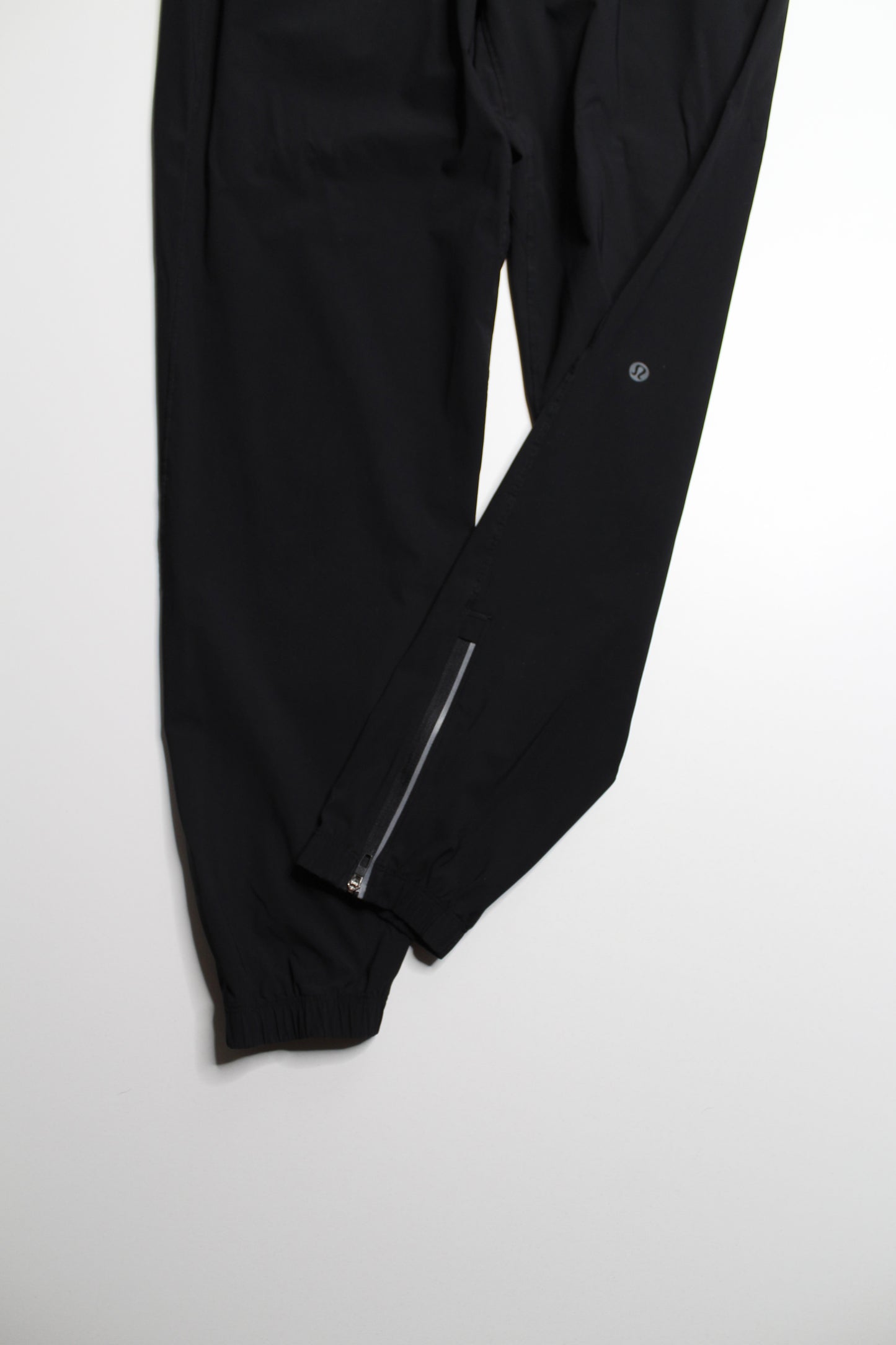 Mens Lululemon black ‘surge’ jogger, size medium