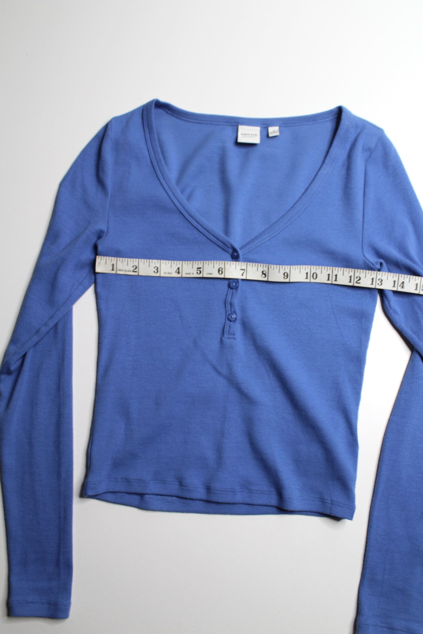 Aritzia blue ‘home stretch’ henley long sleeve, size small