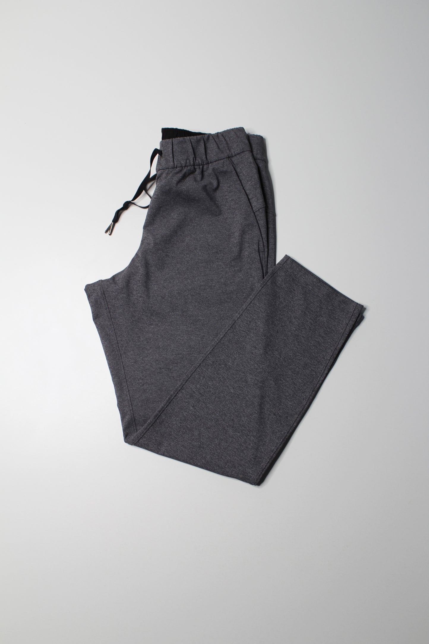 Lululemon heathered grey ‘on the fly’ pant, size 6 (27”) *luxtreme