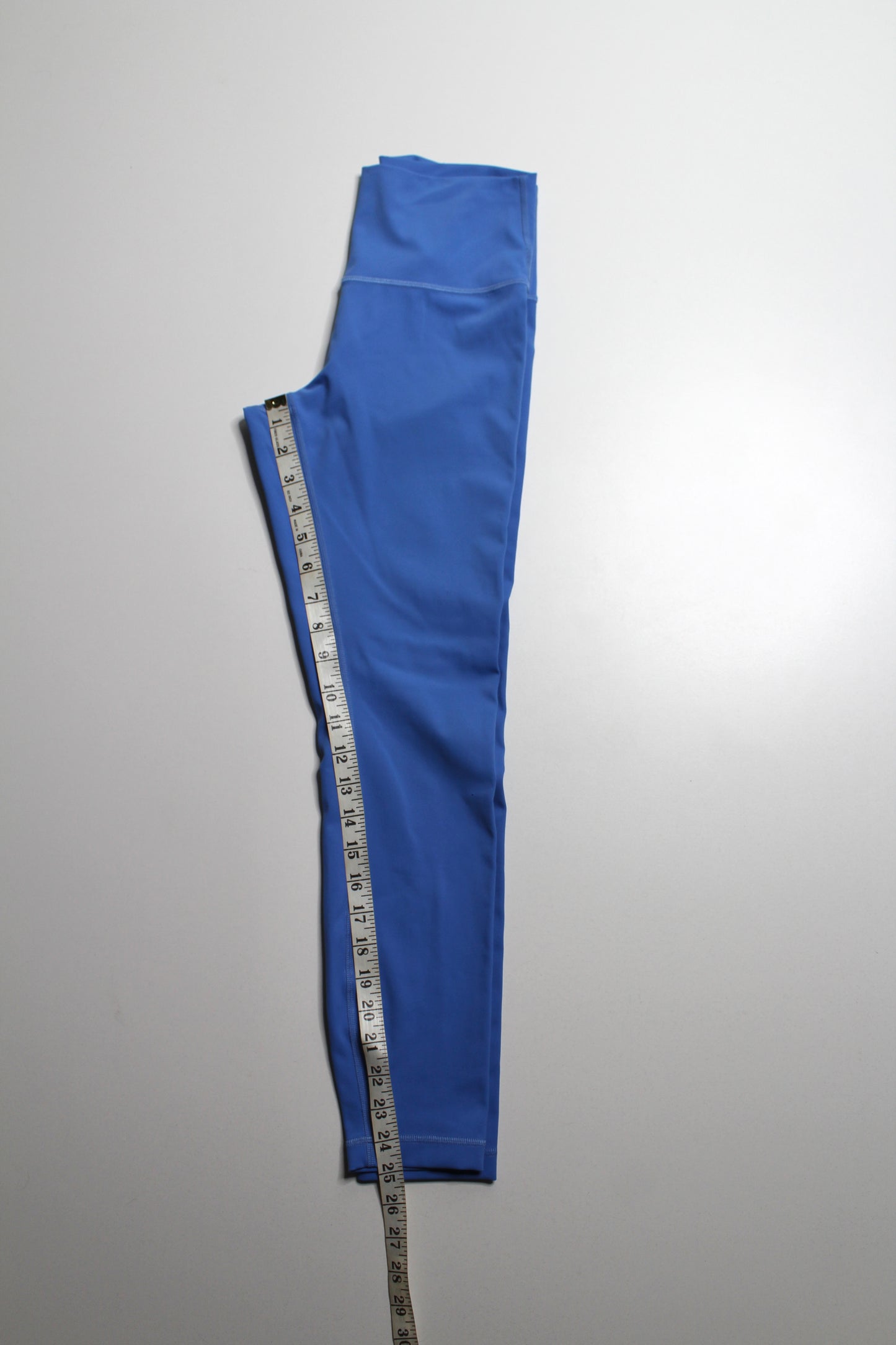 Lululemon blue ‘wunder under’ leggings, size 6 (25”)
