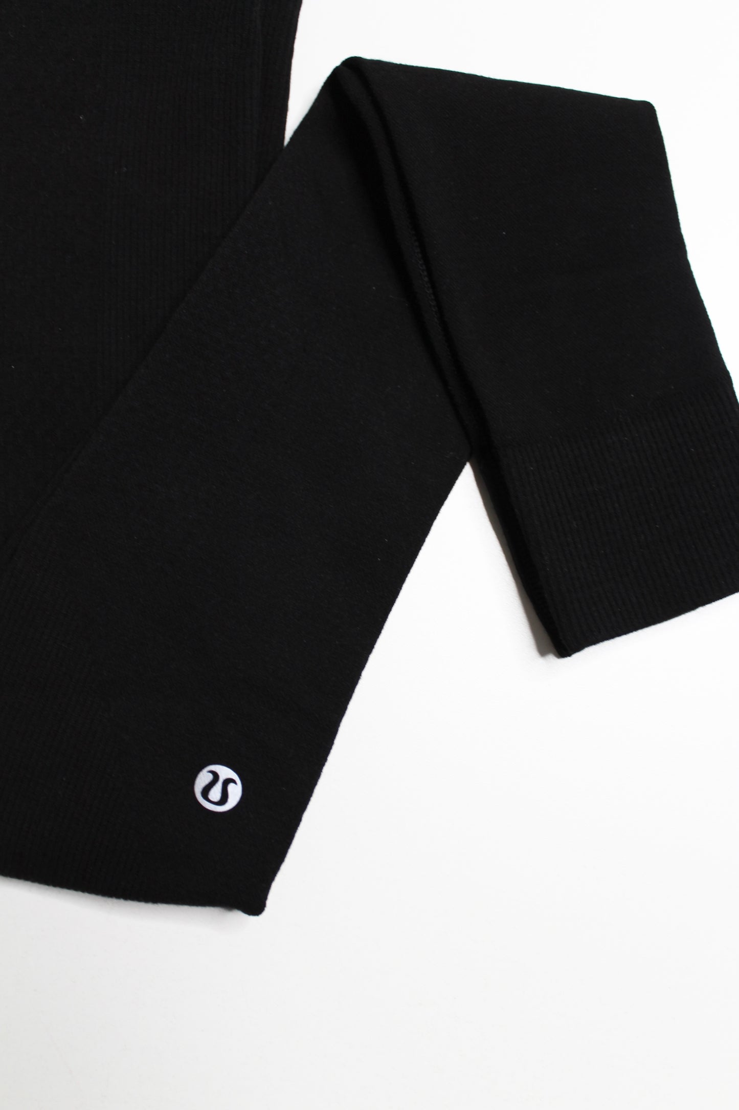 Lululemon black hiking merino wool blend base layer seamless tights, size 2 (28”) (was $58)