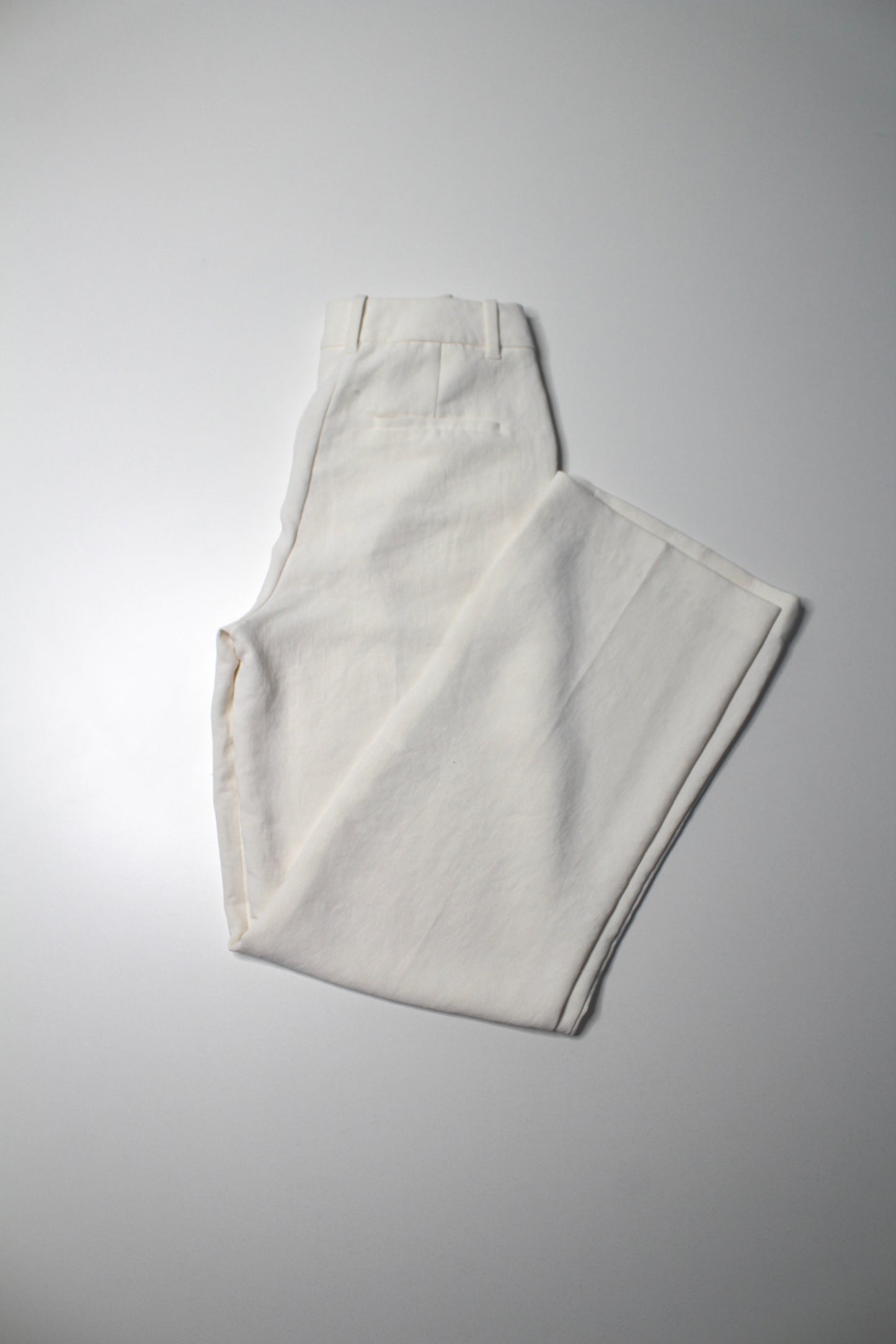 Aritzia Wilfred cream ‘effortless’ pant, size 2