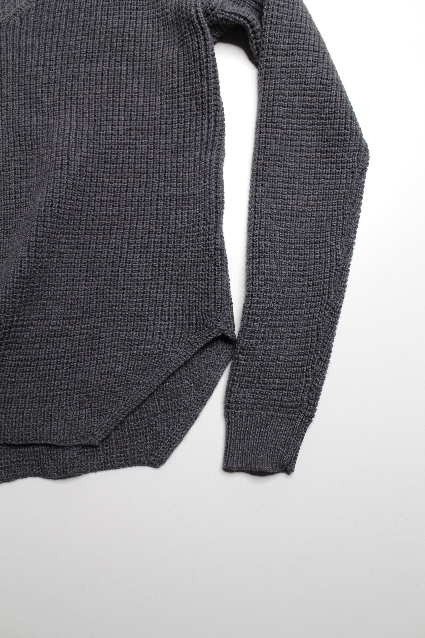 Aritzia Wilfred Free dark grey v neck knitted sweater, size xs