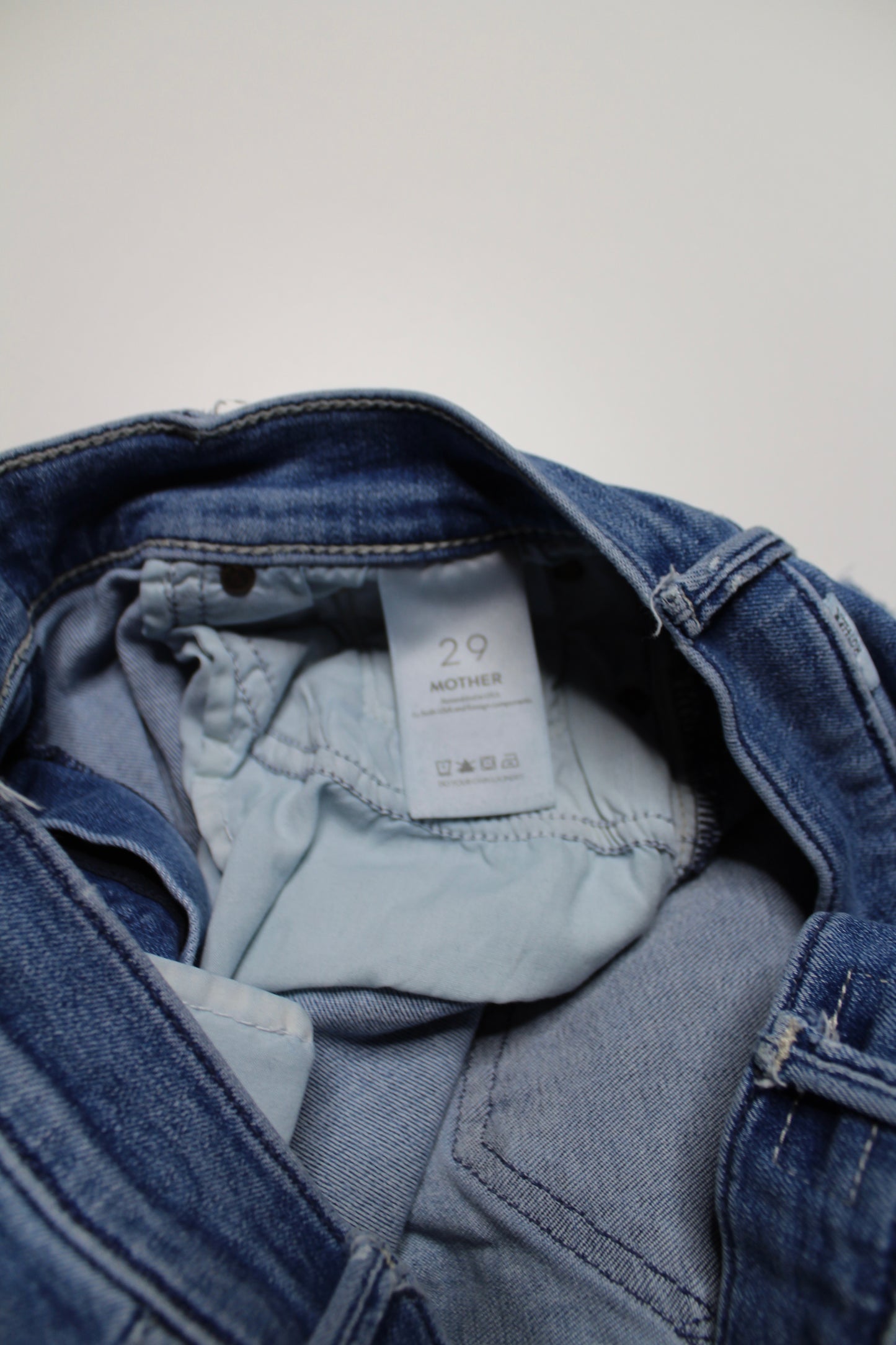 Mother sorry I’m staring ‘the insider step crop fray’ jeans, size 29 (26”) (fits like 28)