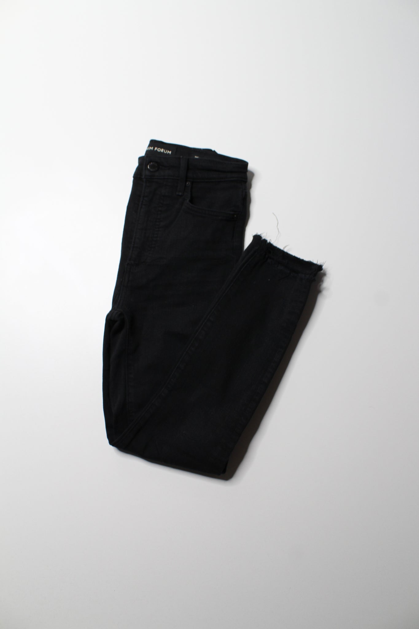 Aritzia Denim Forum black ‘Lola’ high rise skinny crop jeans, size 25 (24”)