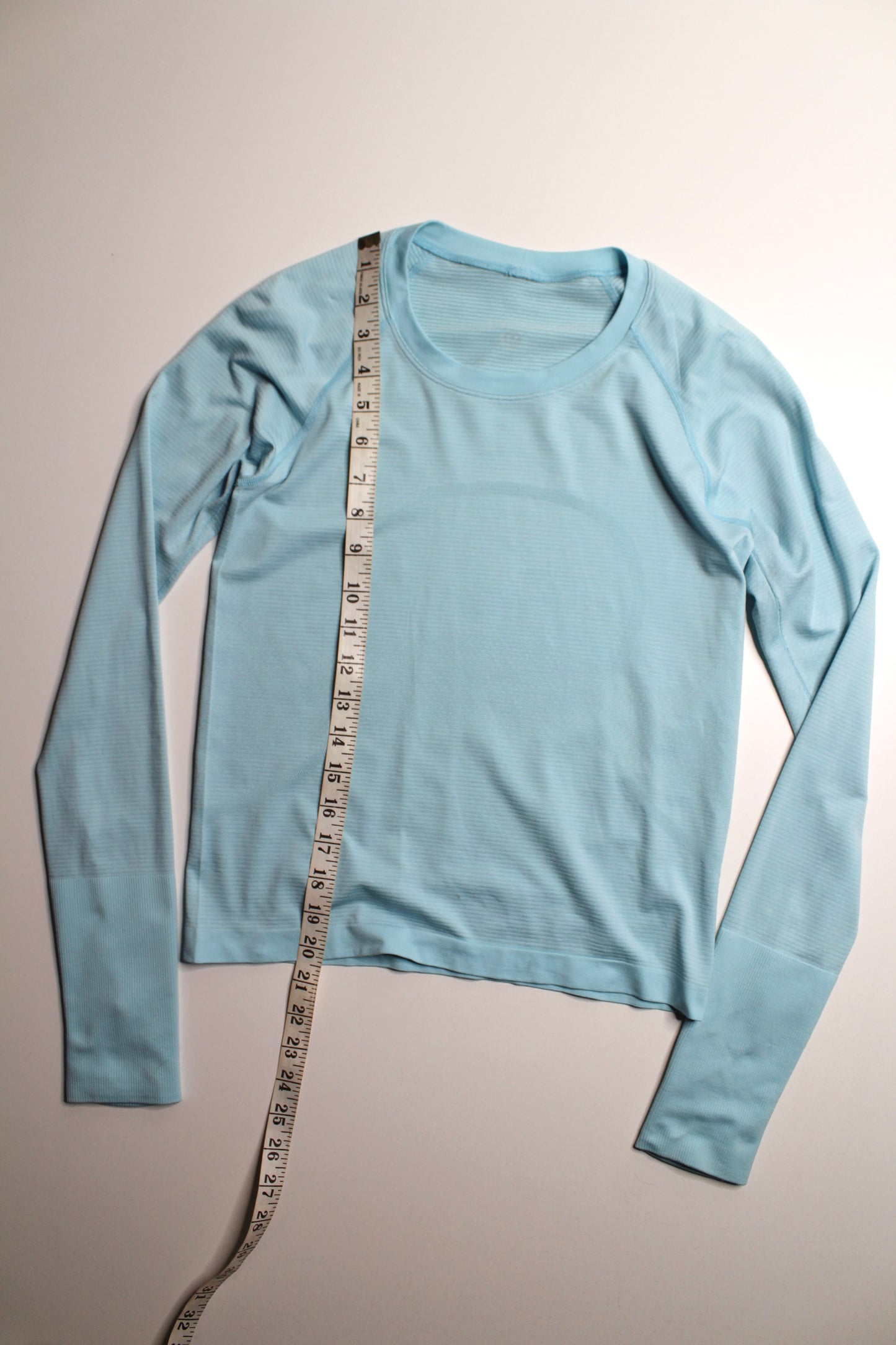 Lululemon ‘swiftly tech’ long sleeve, size 6 *waist length