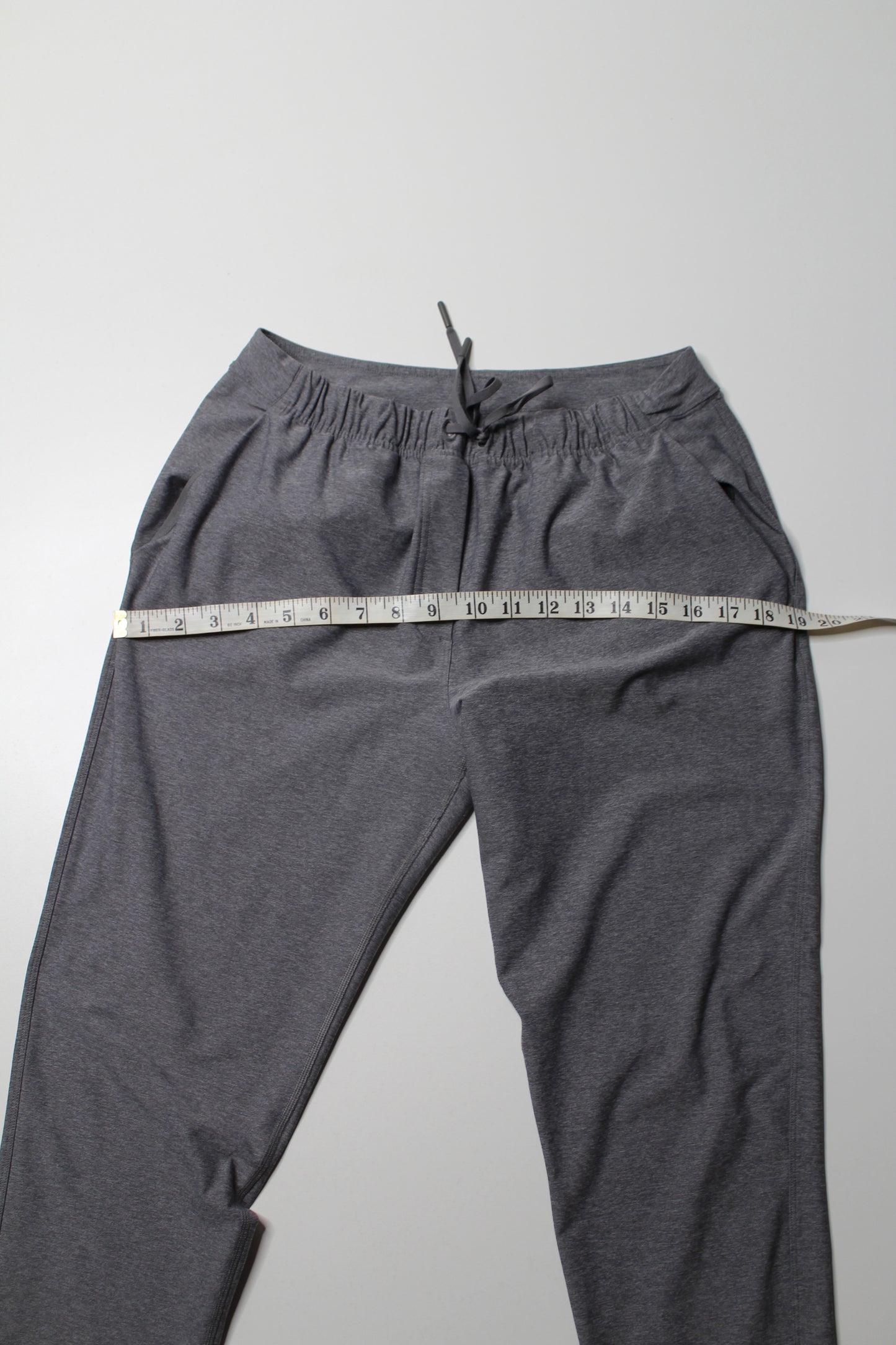 Lululemon grey ‘jet crop slim’ pant, no size. Fits like 6 (loose fit)