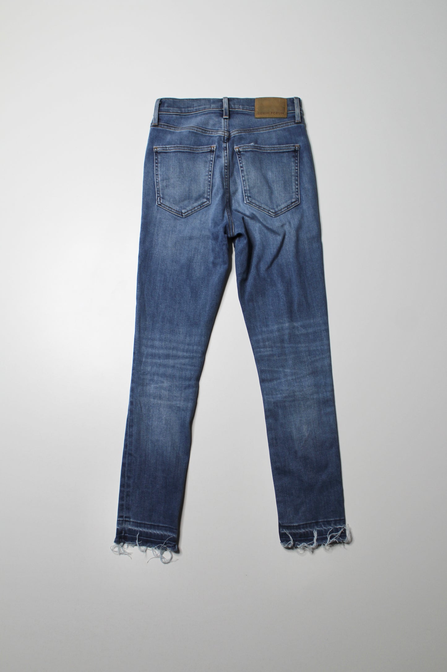 Aritzia Denim Forum ‘Lola high rise skinny crop’ jeans, size 25