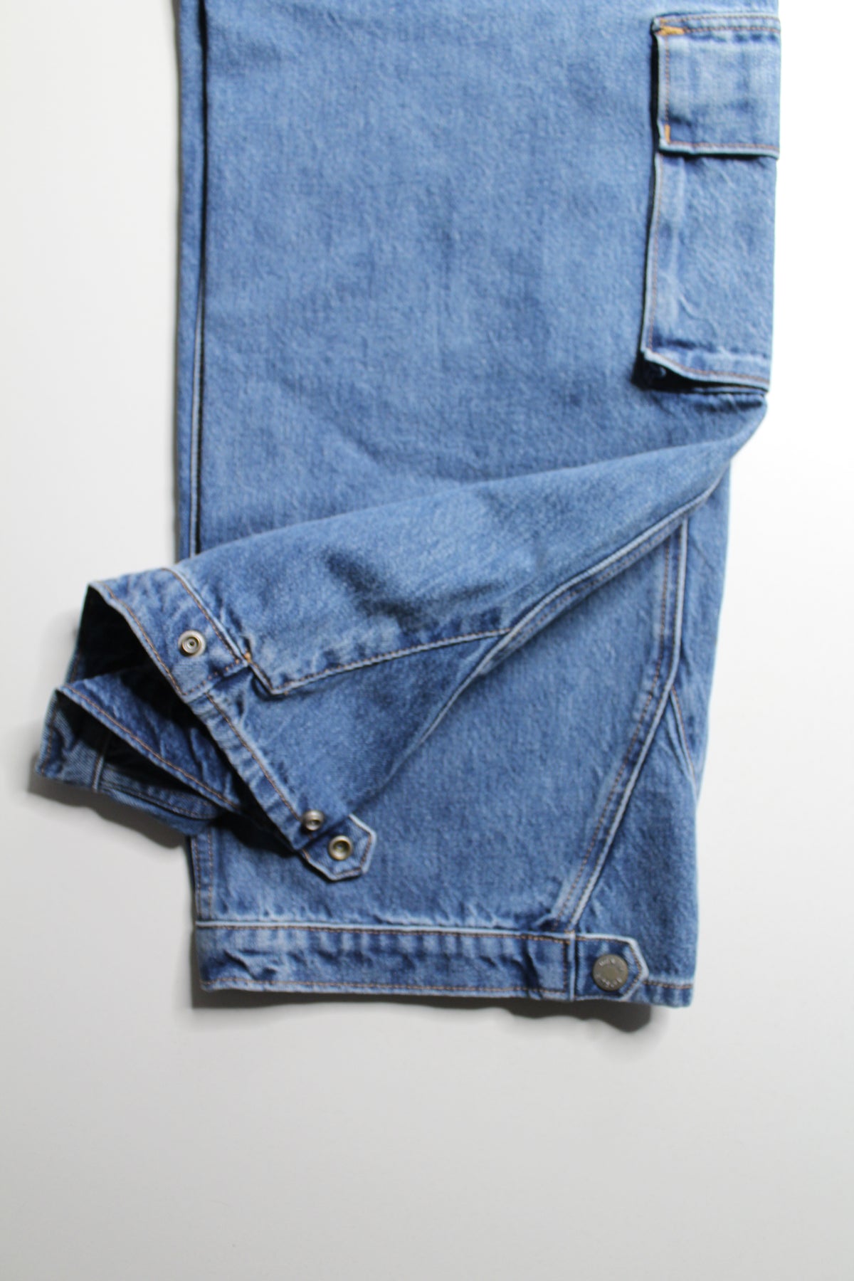 Aritzia Denim Forum '90S Millie hi -Rise cargo jeans. Size 27