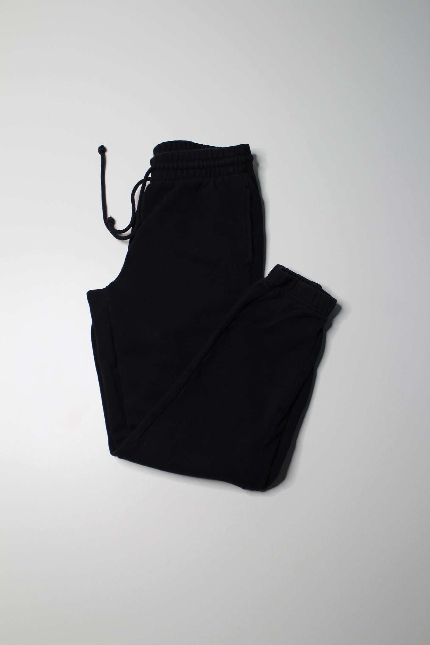 Aritzia TNA black COZY AF fleece joggers, size small