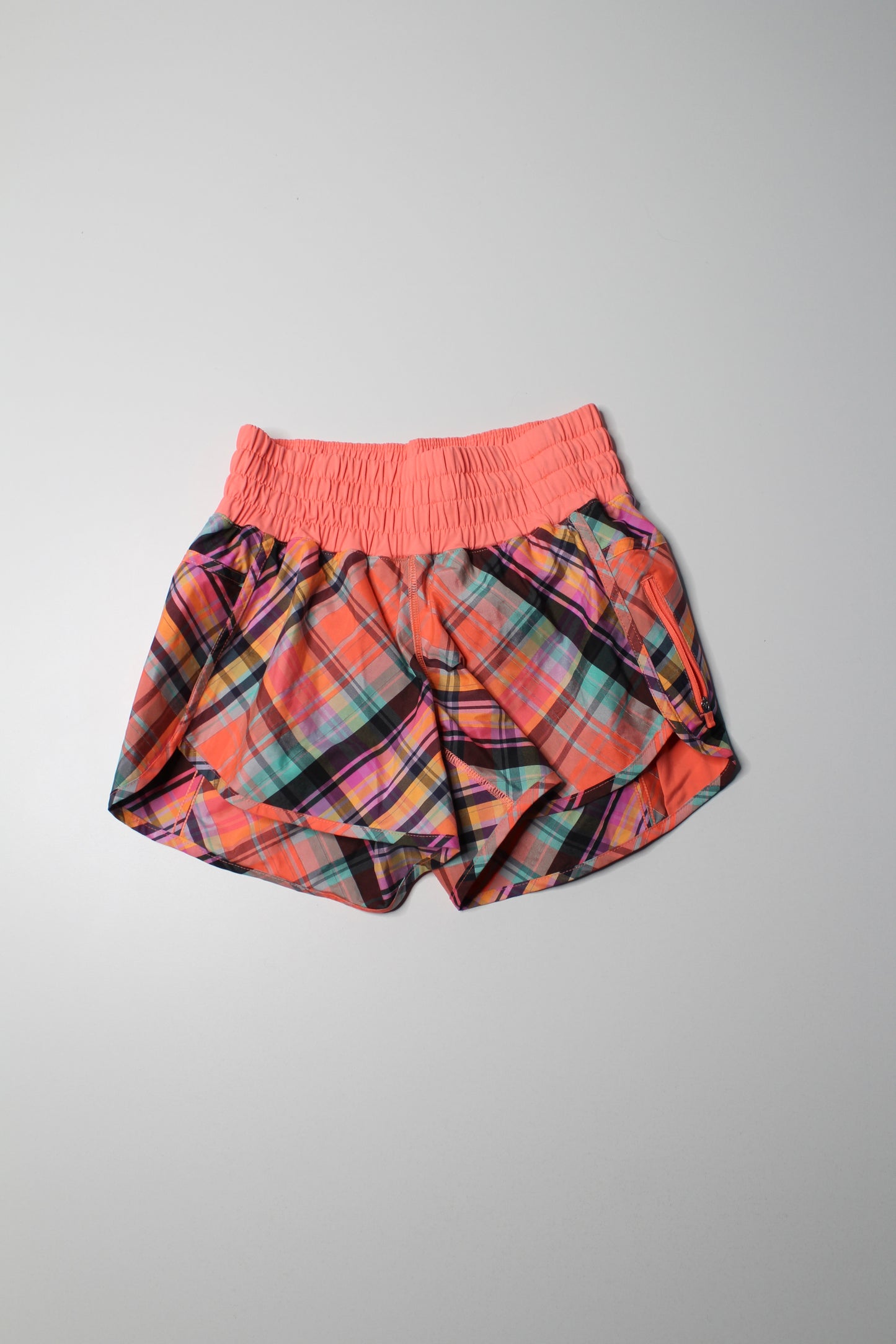 Lululemon rad plaid light flare reflective ‘tracker’ shorts, size 6