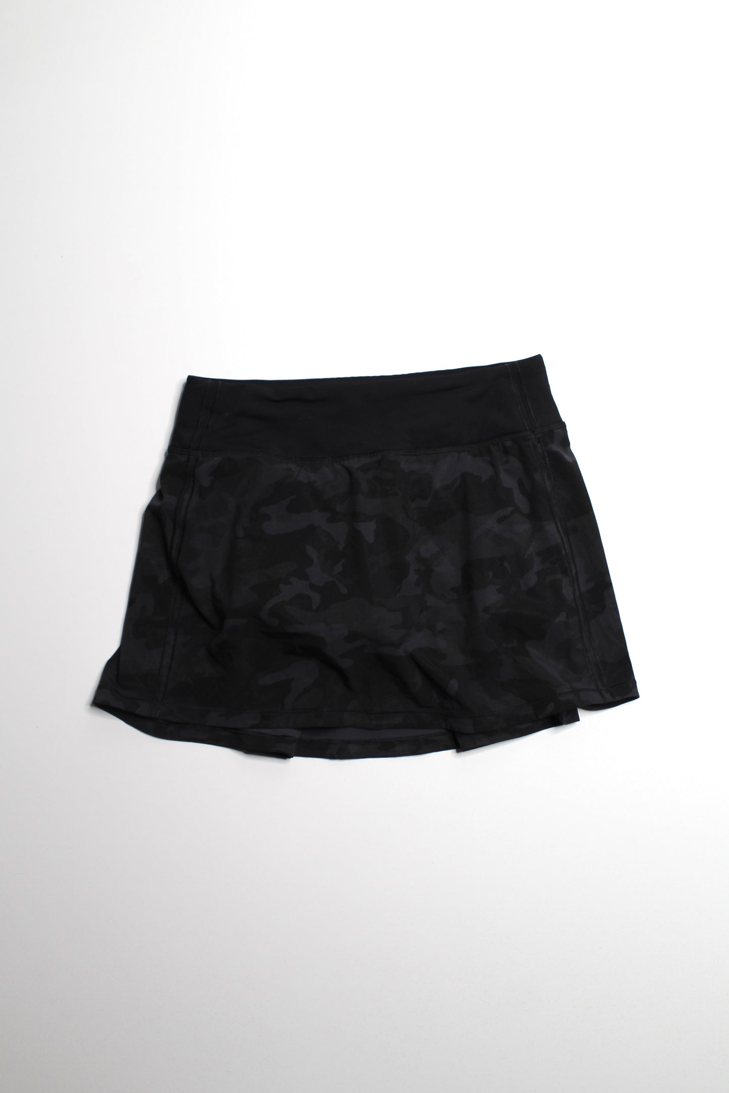 Lululemon 365 camo ‘pace setter’ skirt, size 4