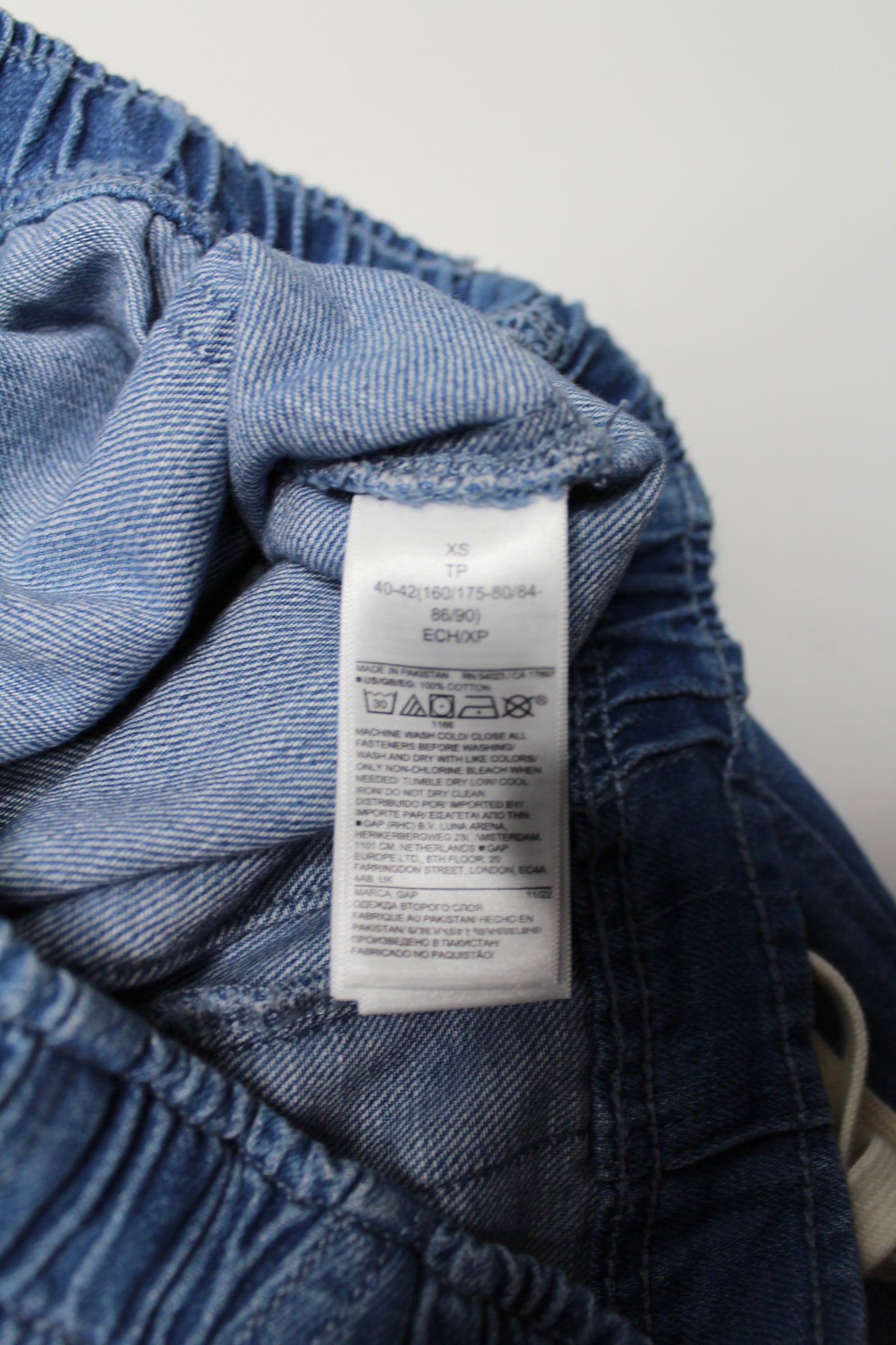 Gap medium indigo ‘relaxed easy jean’ size xs