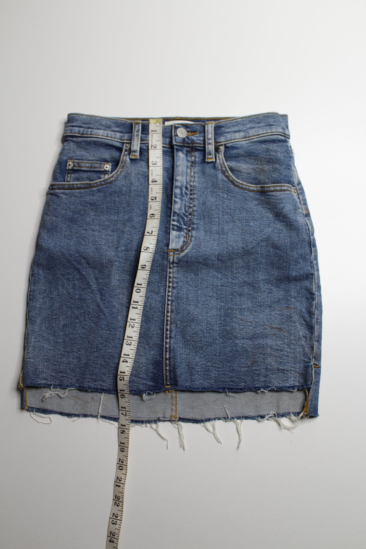 Aritzia Wilfred Free denim stretch mini skirt, size 4