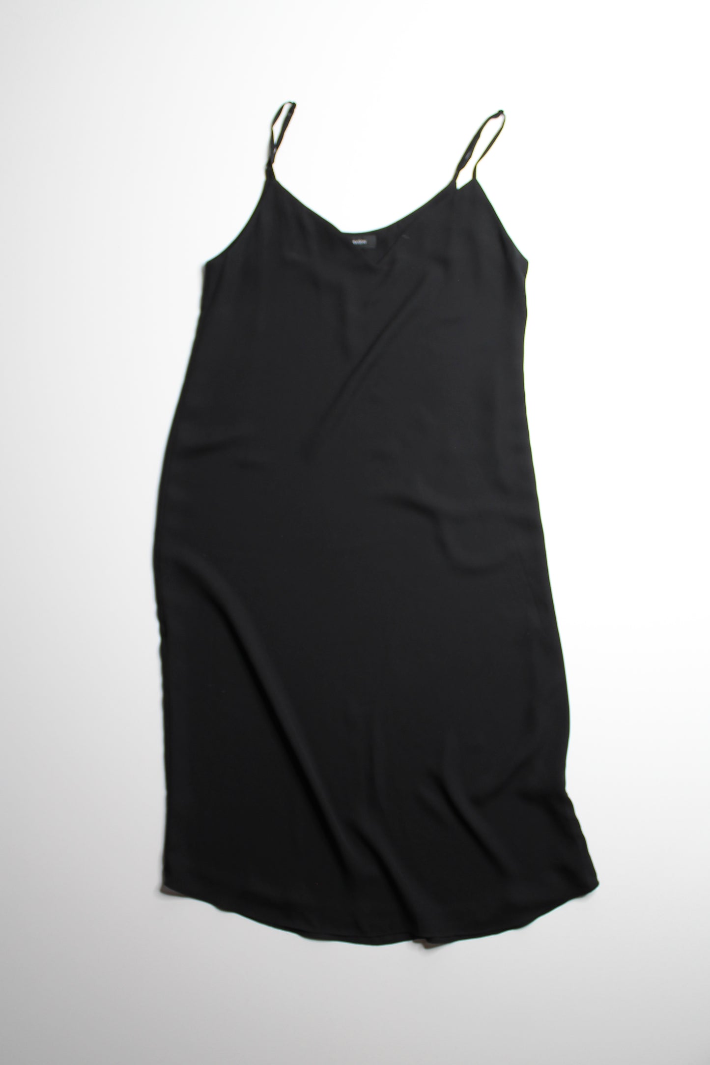Aritzia Wilfred black everly v neck midi dress, size xsmall (relaxed fit)